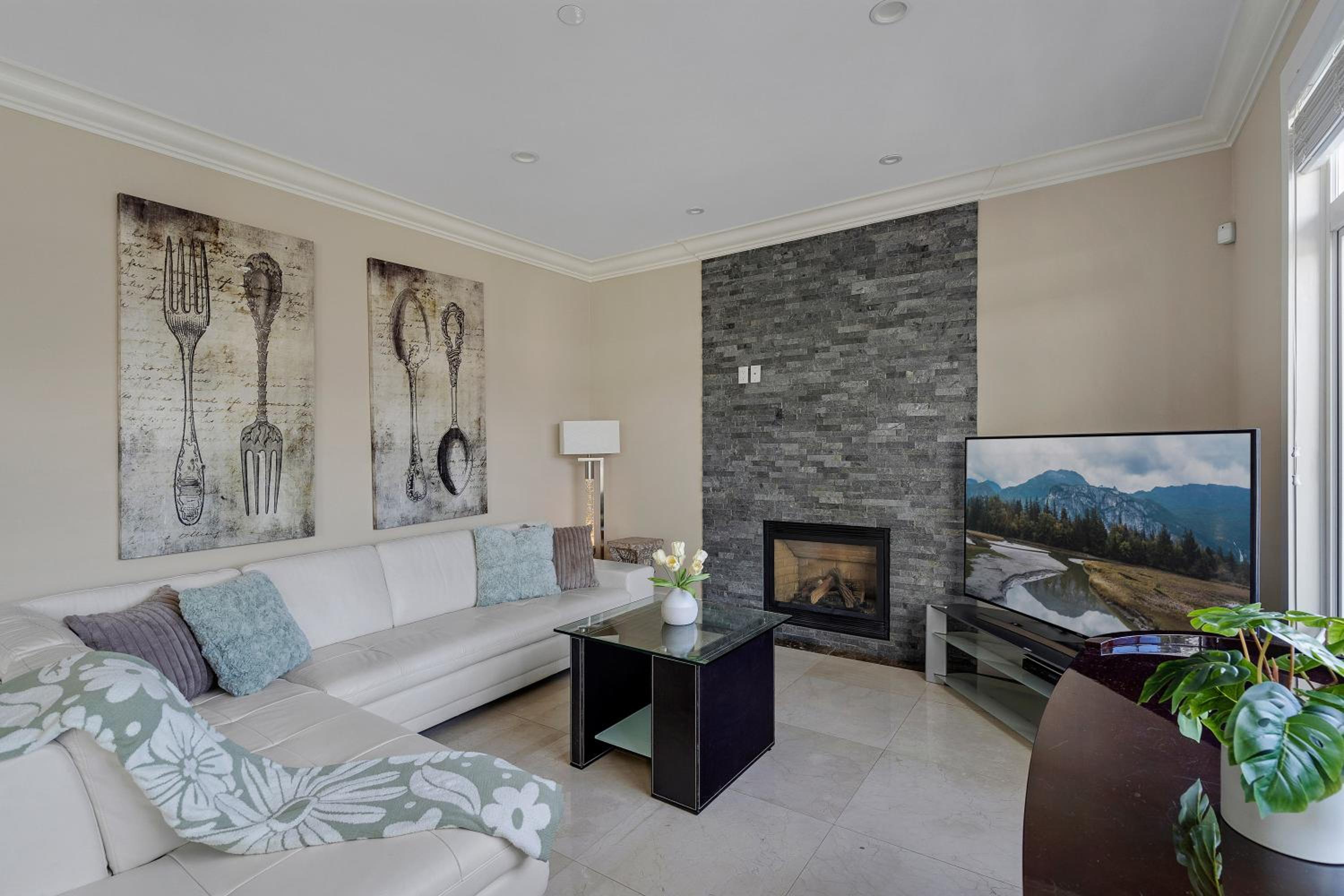 Luxurious Multi-Family Home in Vancouver West, 10 Mins Downtown