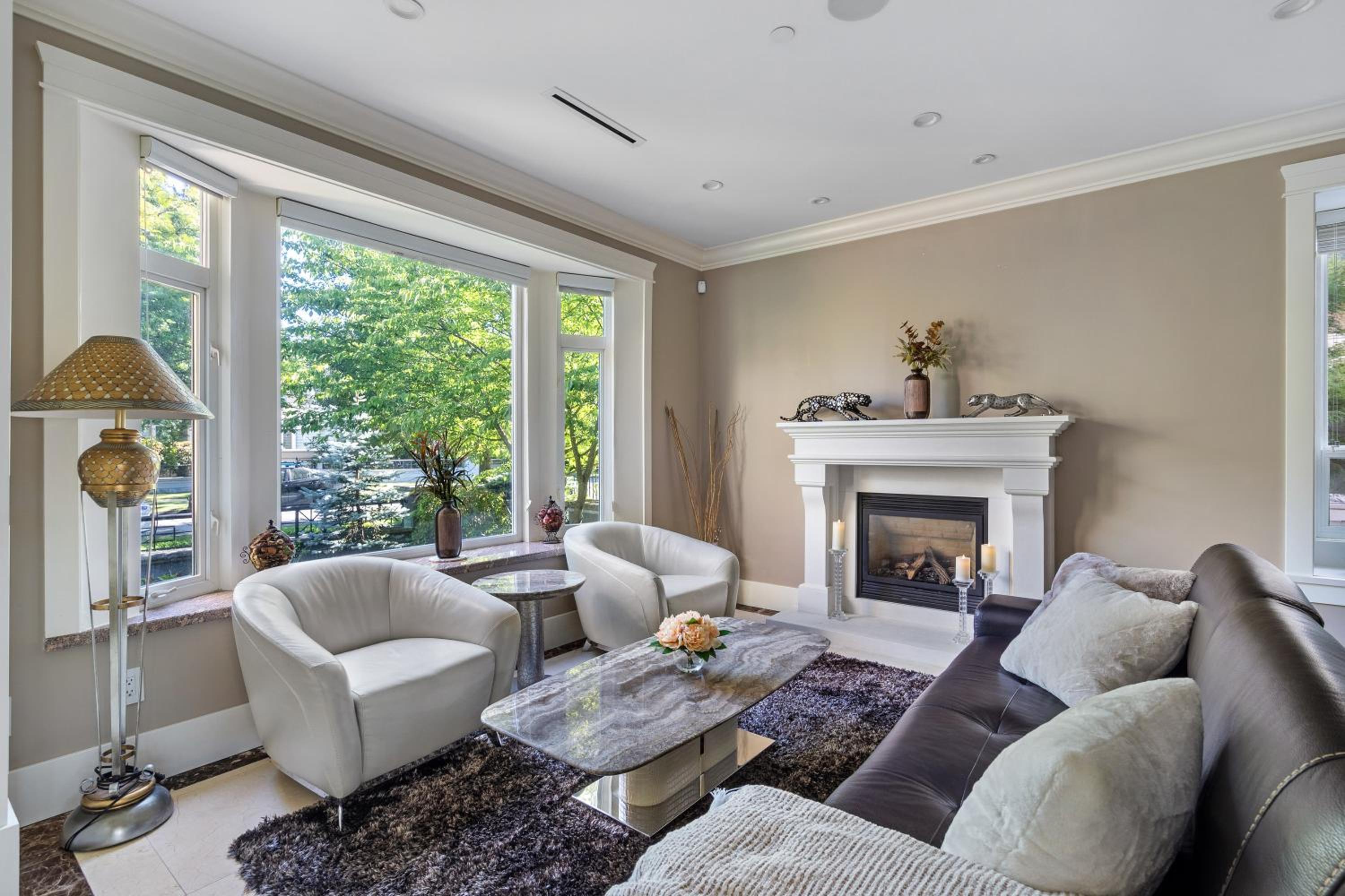 Luxurious Multi-Family Home in Vancouver West, 10 Mins Downtown