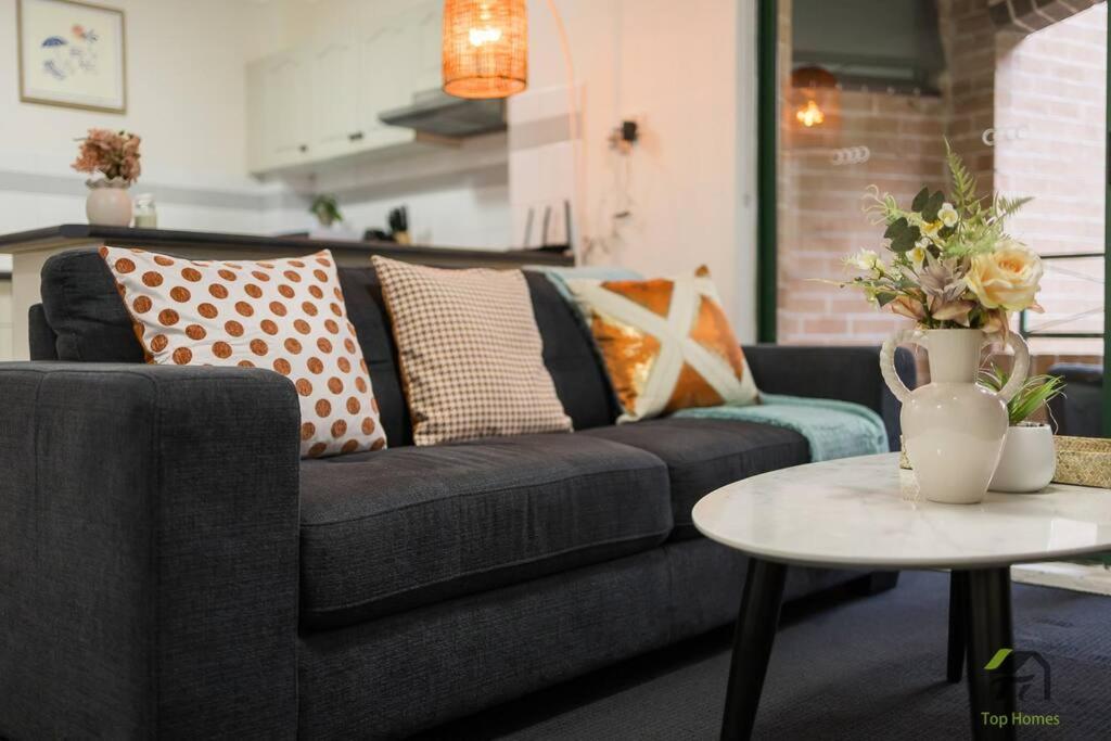 Entire 2bed room unit in Chippendale