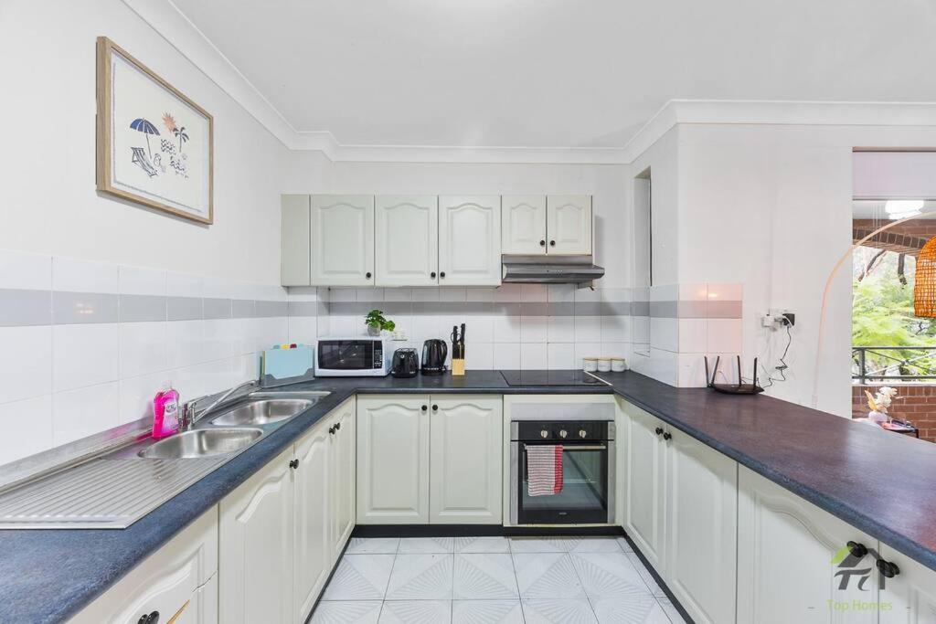 Entire 2bed room unit in Chippendale