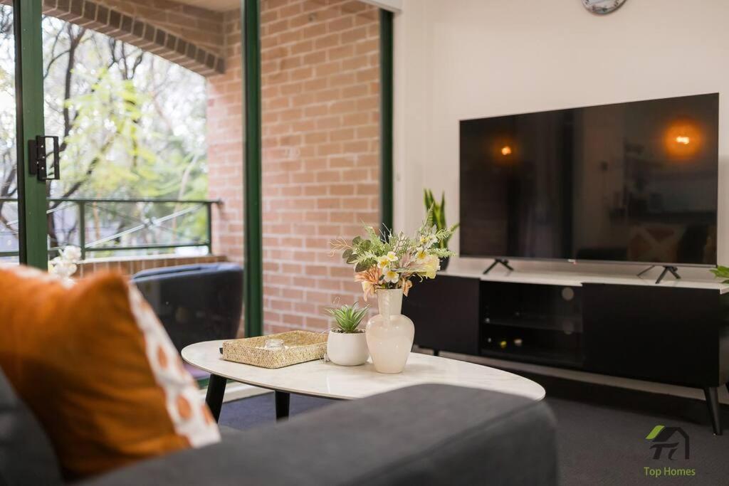 Entire 2bed room unit in Chippendale