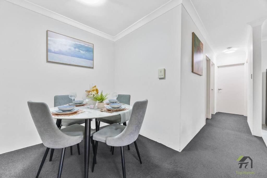 Entire 2bed room unit in Chippendale