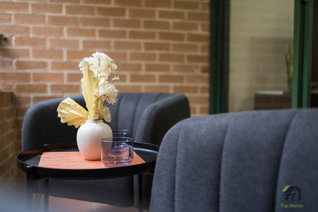 Entire 2bed room unit in Chippendale