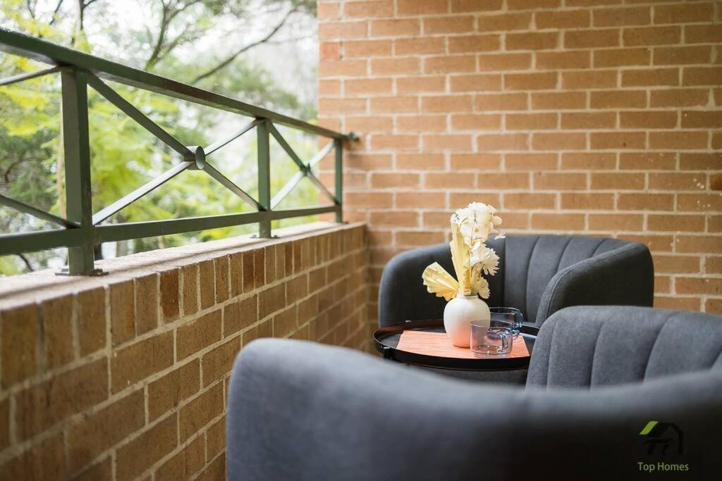 Entire 2bed room unit in Chippendale