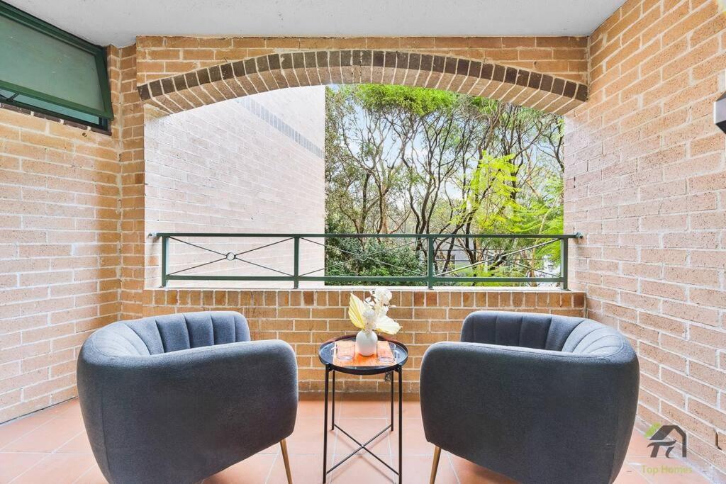 Entire 2bed room unit in Chippendale