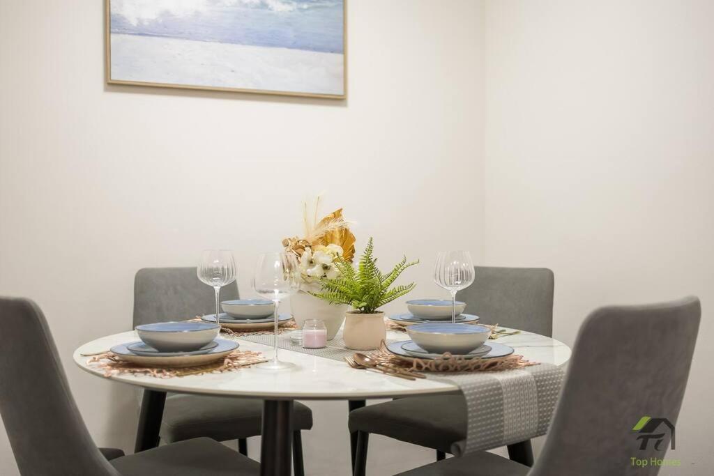 Entire 2bed room unit in Chippendale