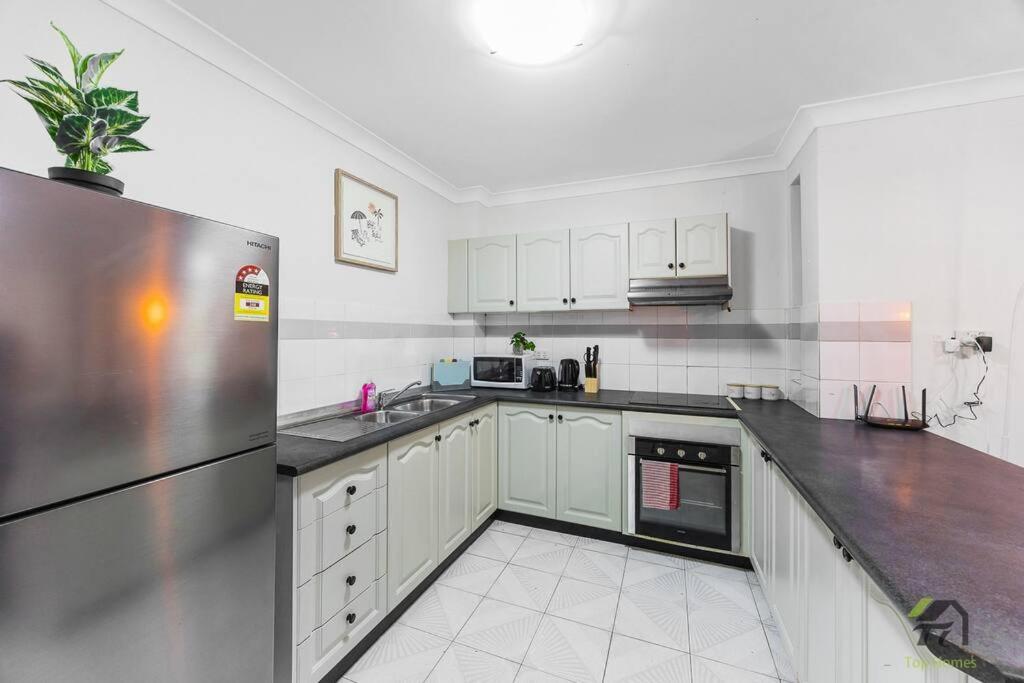 Entire 2bed room unit in Chippendale