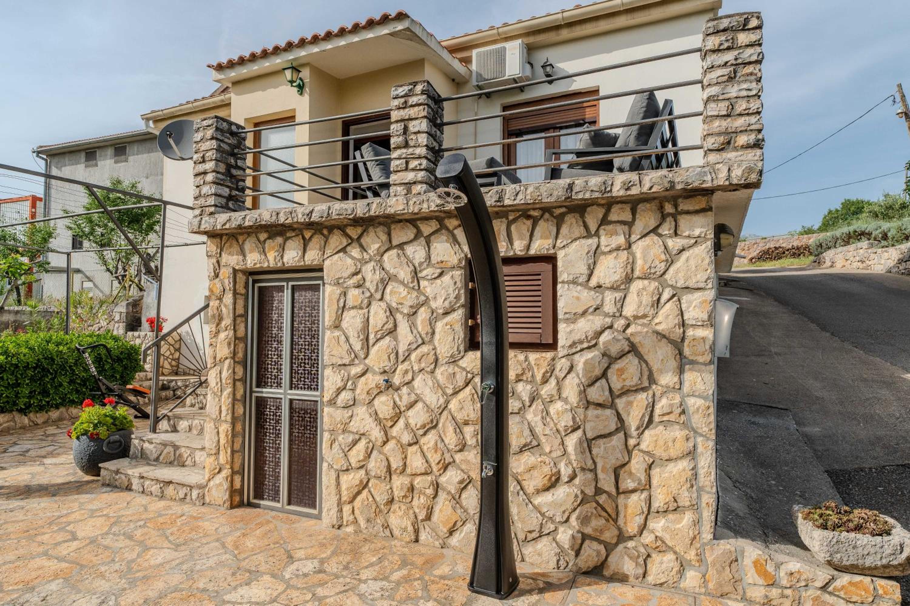 Villa I&M view 3