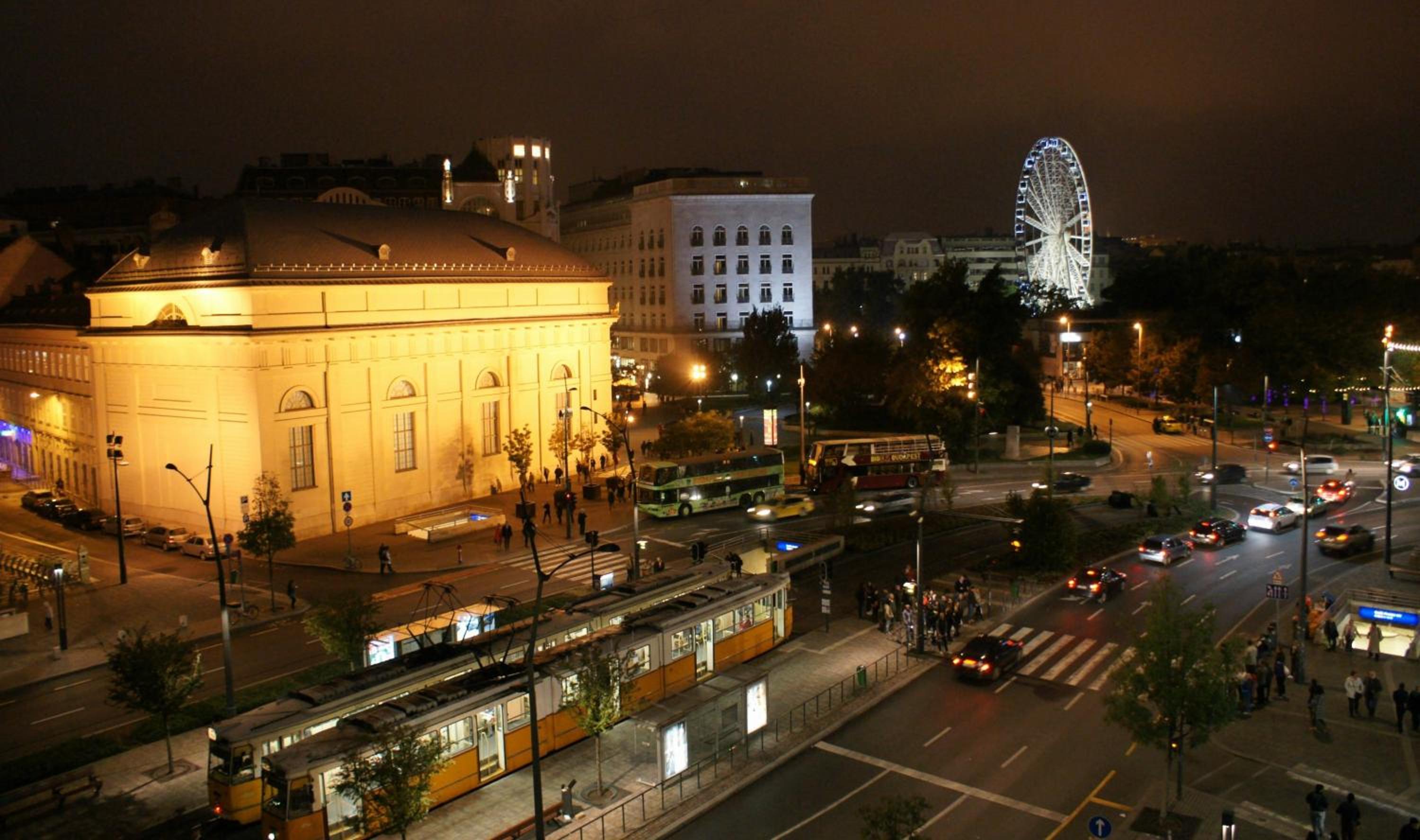 SuperCentral Apartment view 3