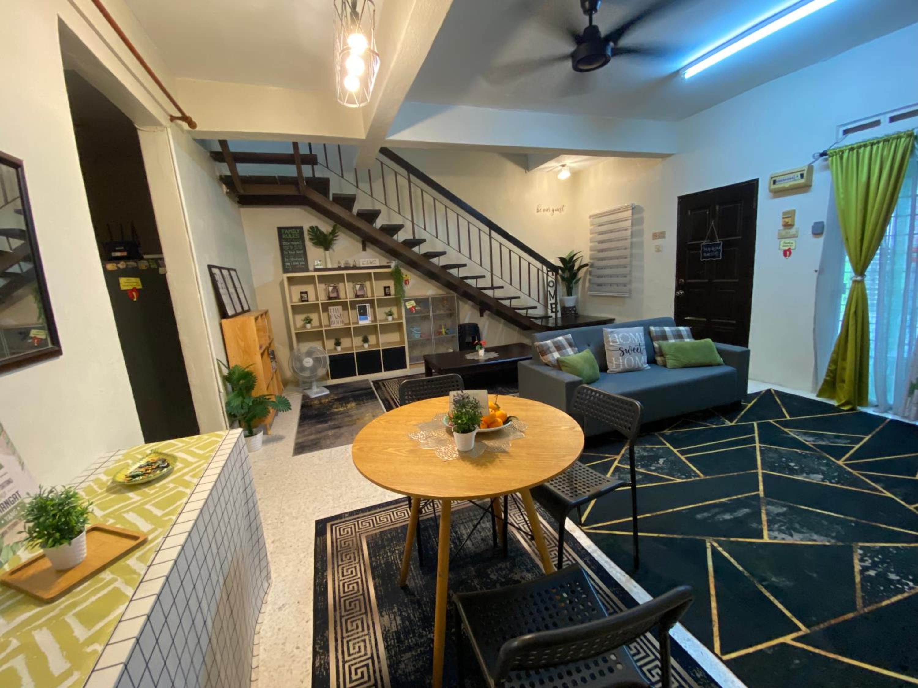 Tulip Hijau Homestay - Bukit Beruntung - 4Bedrooms