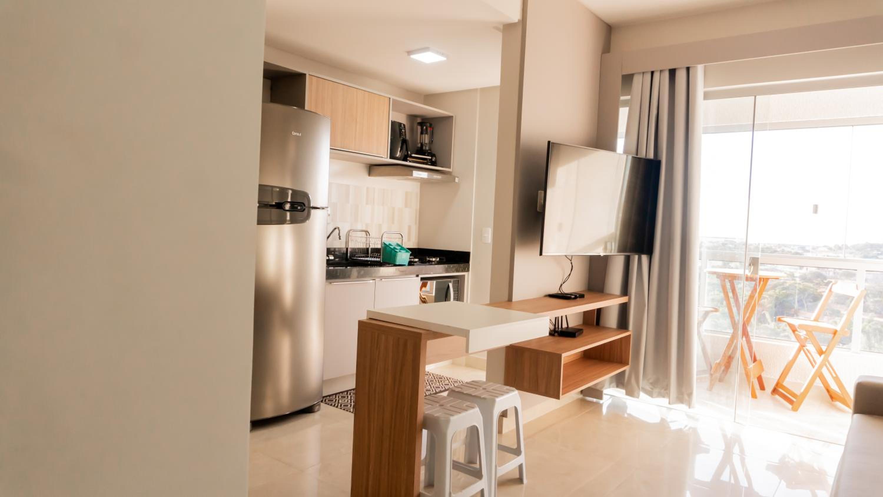 Flat com sacada e linda vista da cidade