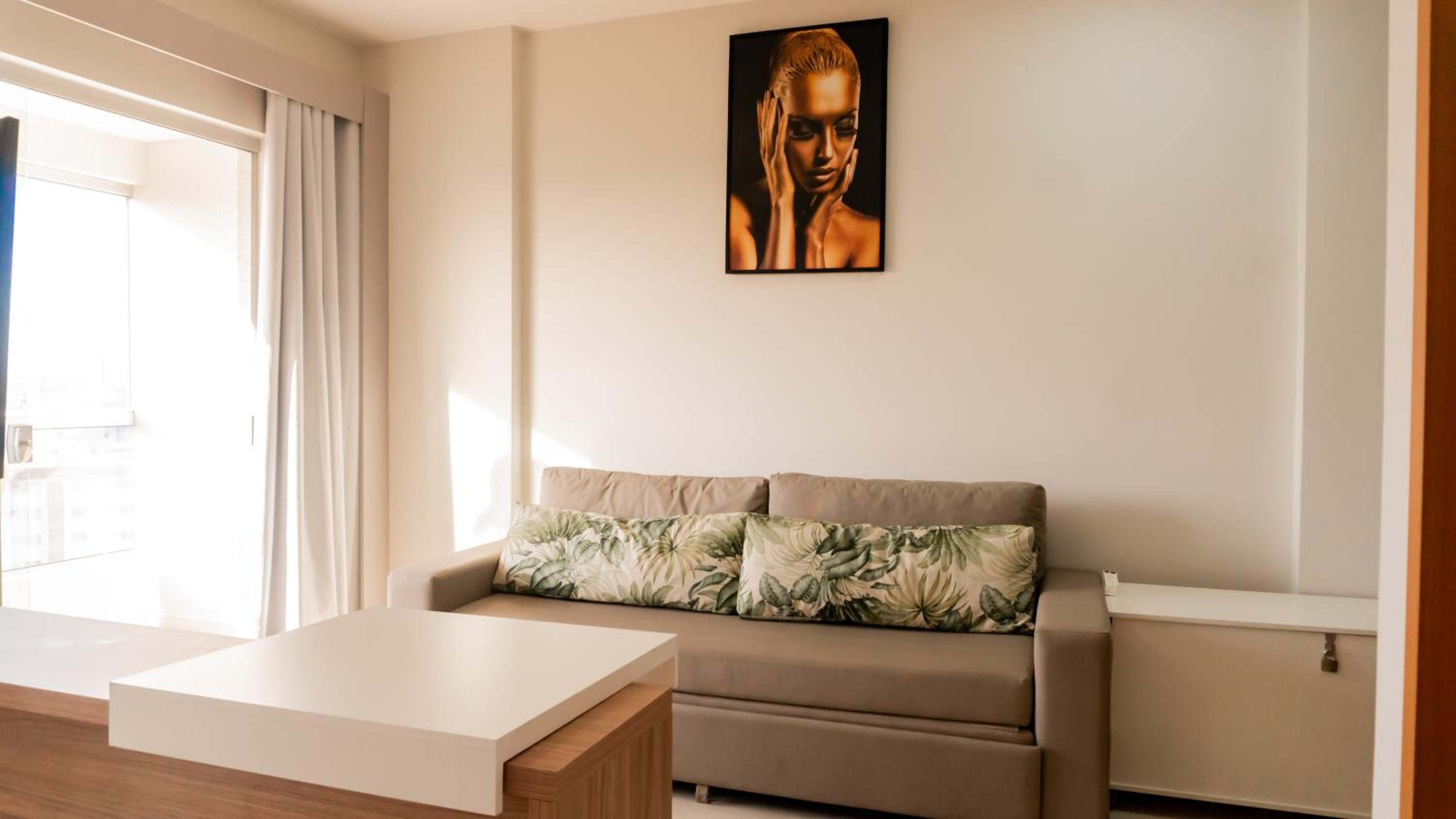 Flat com sacada e linda vista da cidade