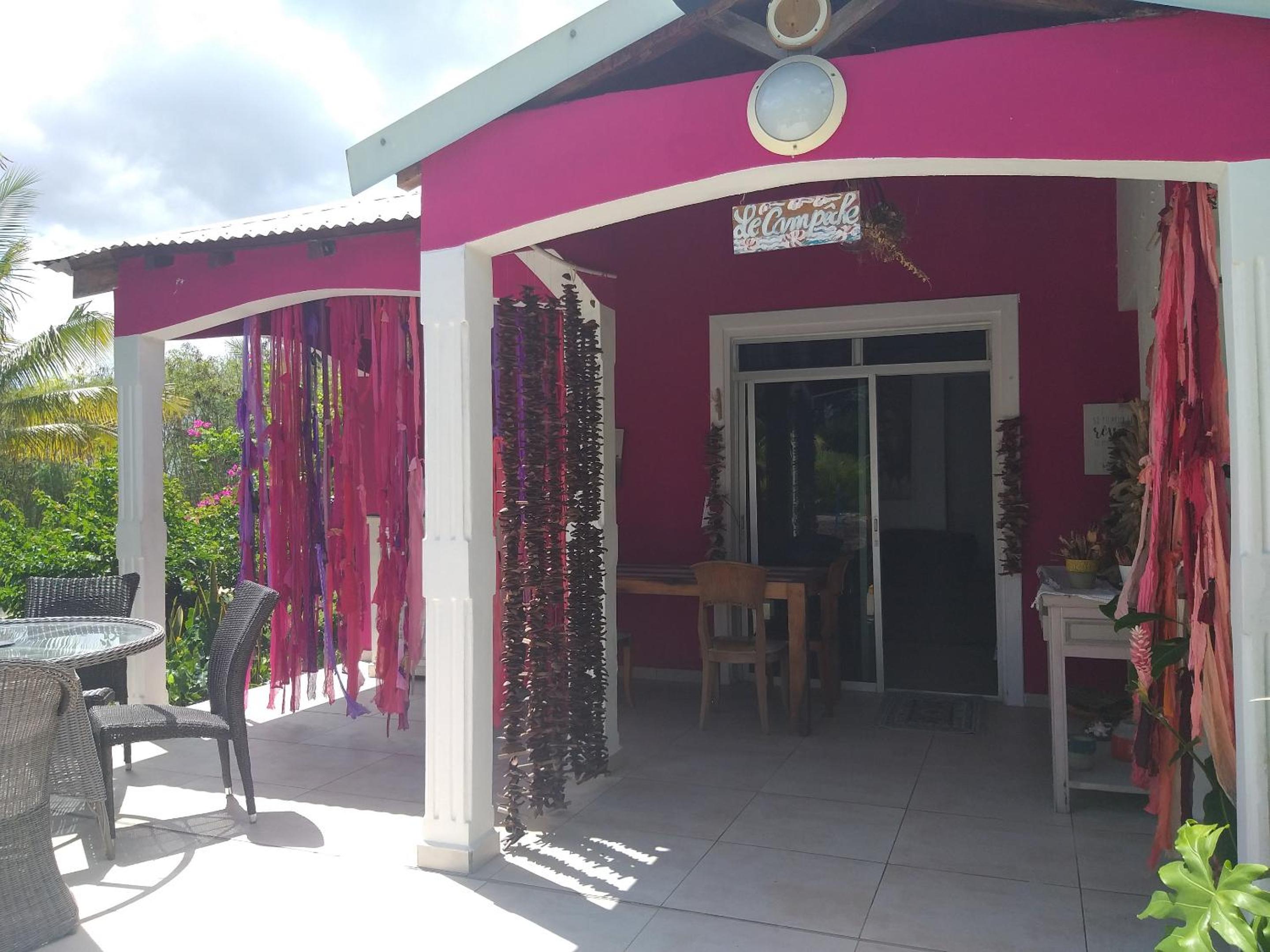 Maison charmante a Petit Canal avec piscine et jardin view 4