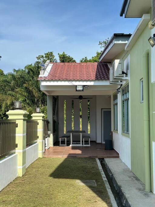 La Familia Villa Muar Town