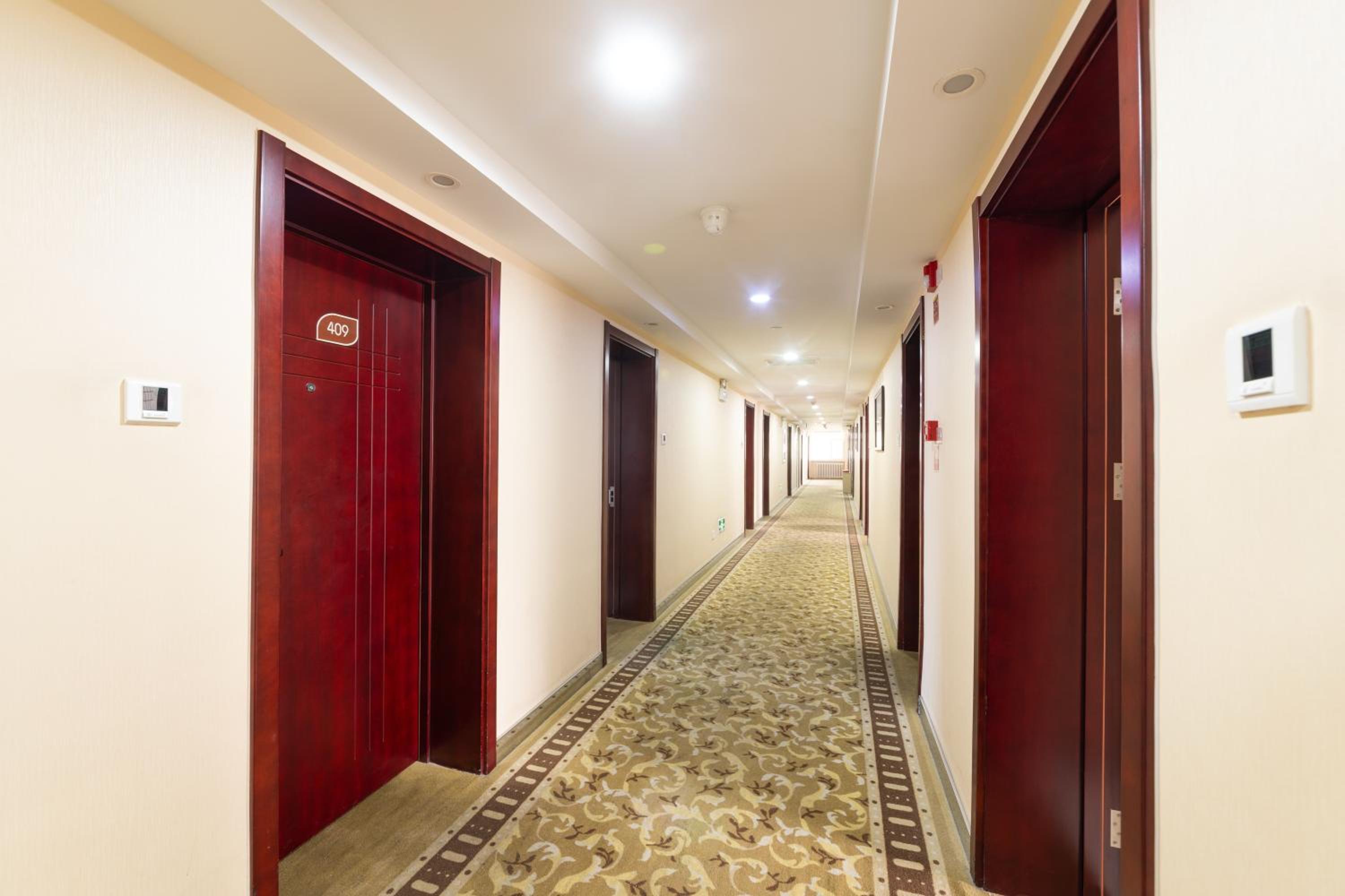 Golden Inns Chain Hotel Beijing JianGuomen