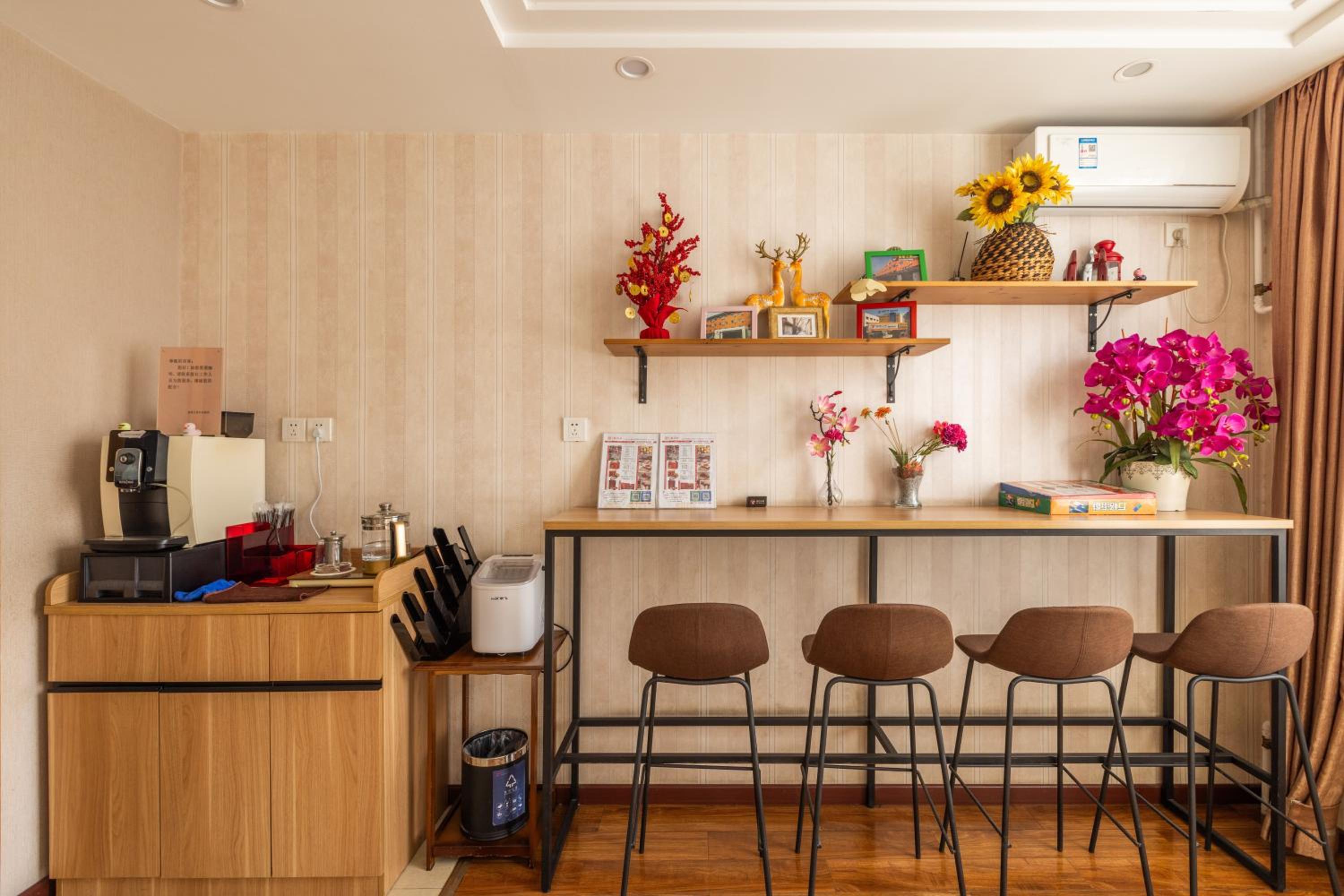 Golden Inns Chain Hotel Beijing JianGuomen