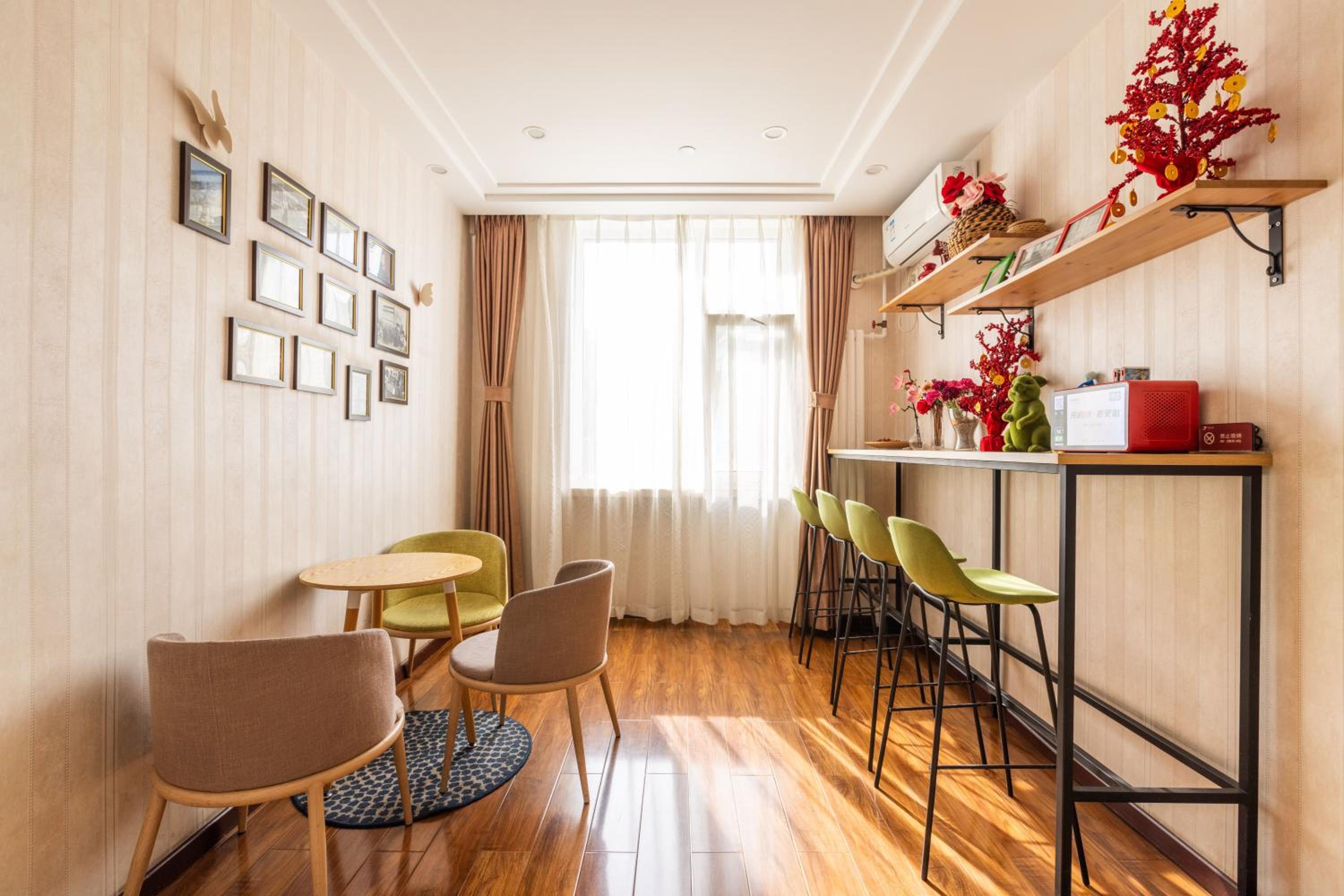 Golden Inns Chain Hotel Beijing JianGuomen