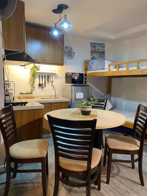 Ortigas Condotel good up to 8 pax view 3