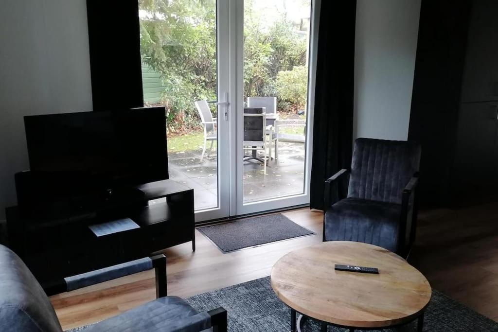 Modern gezinsvriendelijke chalet op de Veluwe view 2
