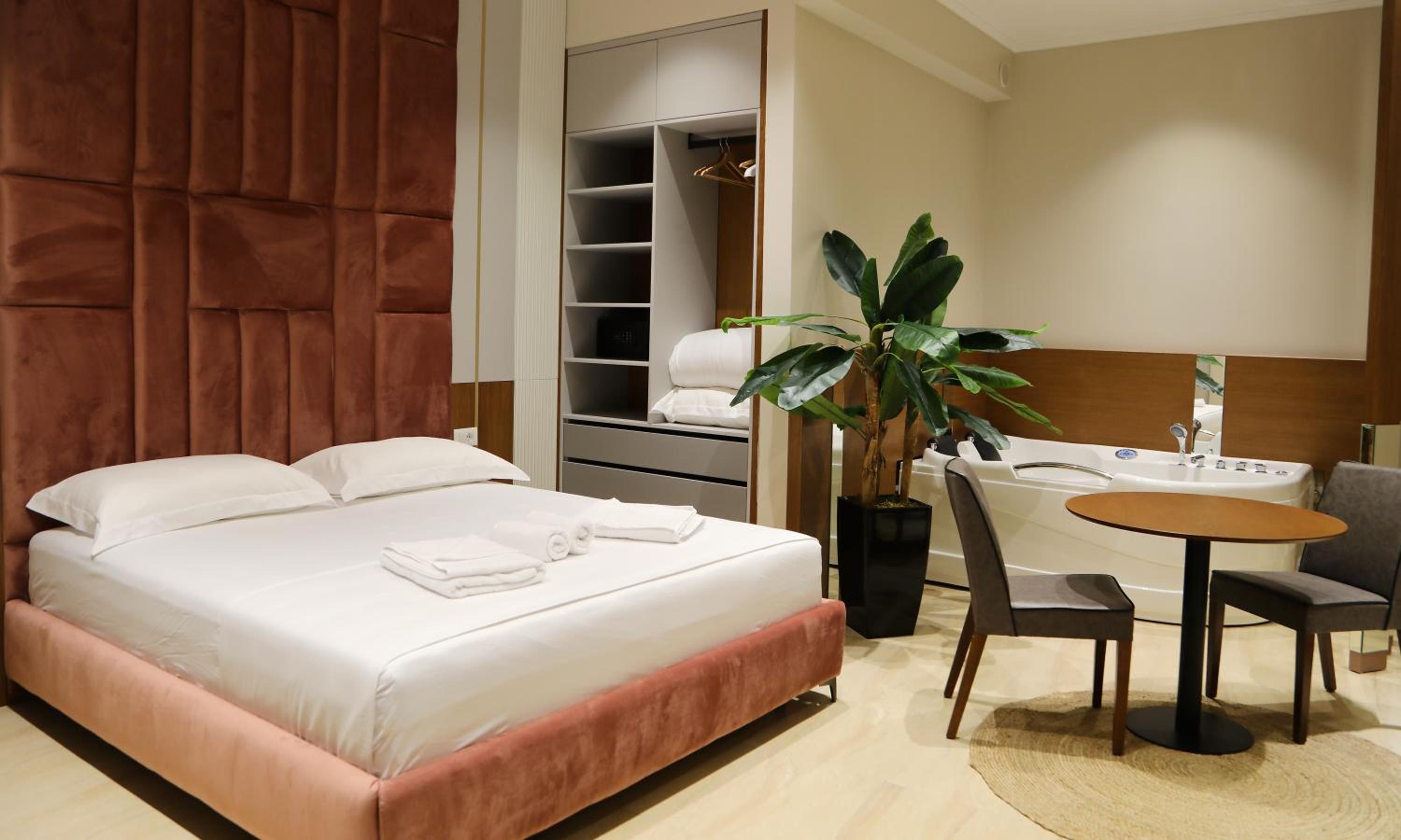 Hotel Anchor Luxury Rooms - Image 1