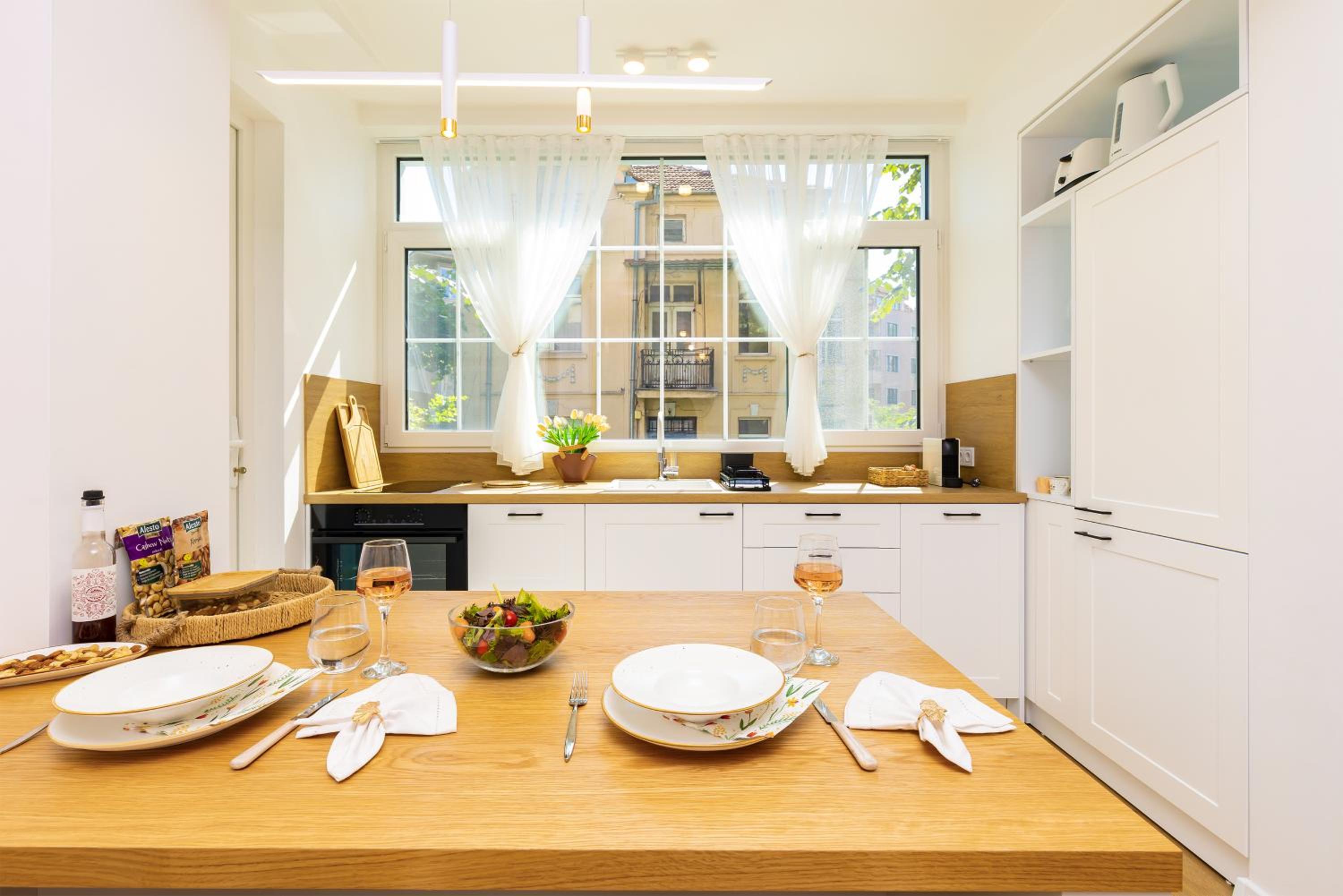 Happy People Plovdiv 1-BD Apartment - White by Flat Mаnager