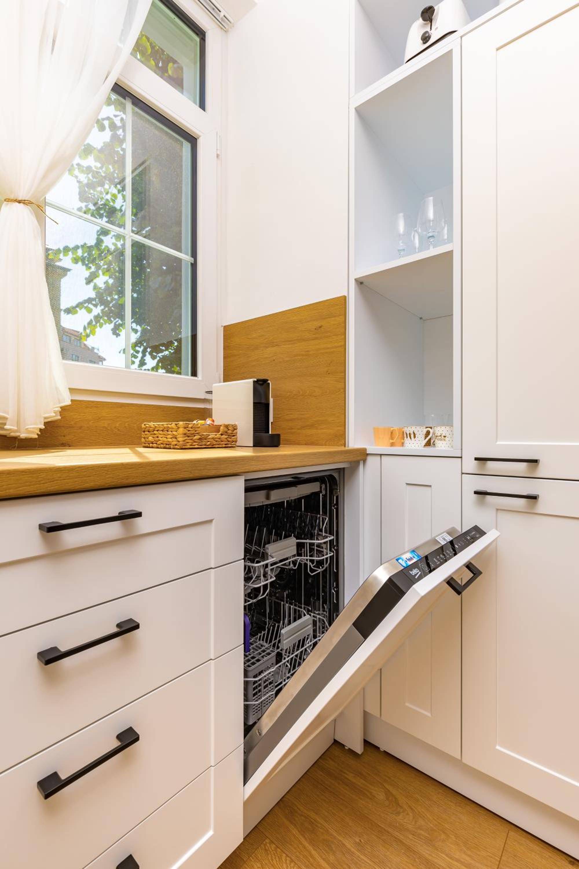 Happy People Plovdiv 1-BD Apartment - White by Flat Mаnager