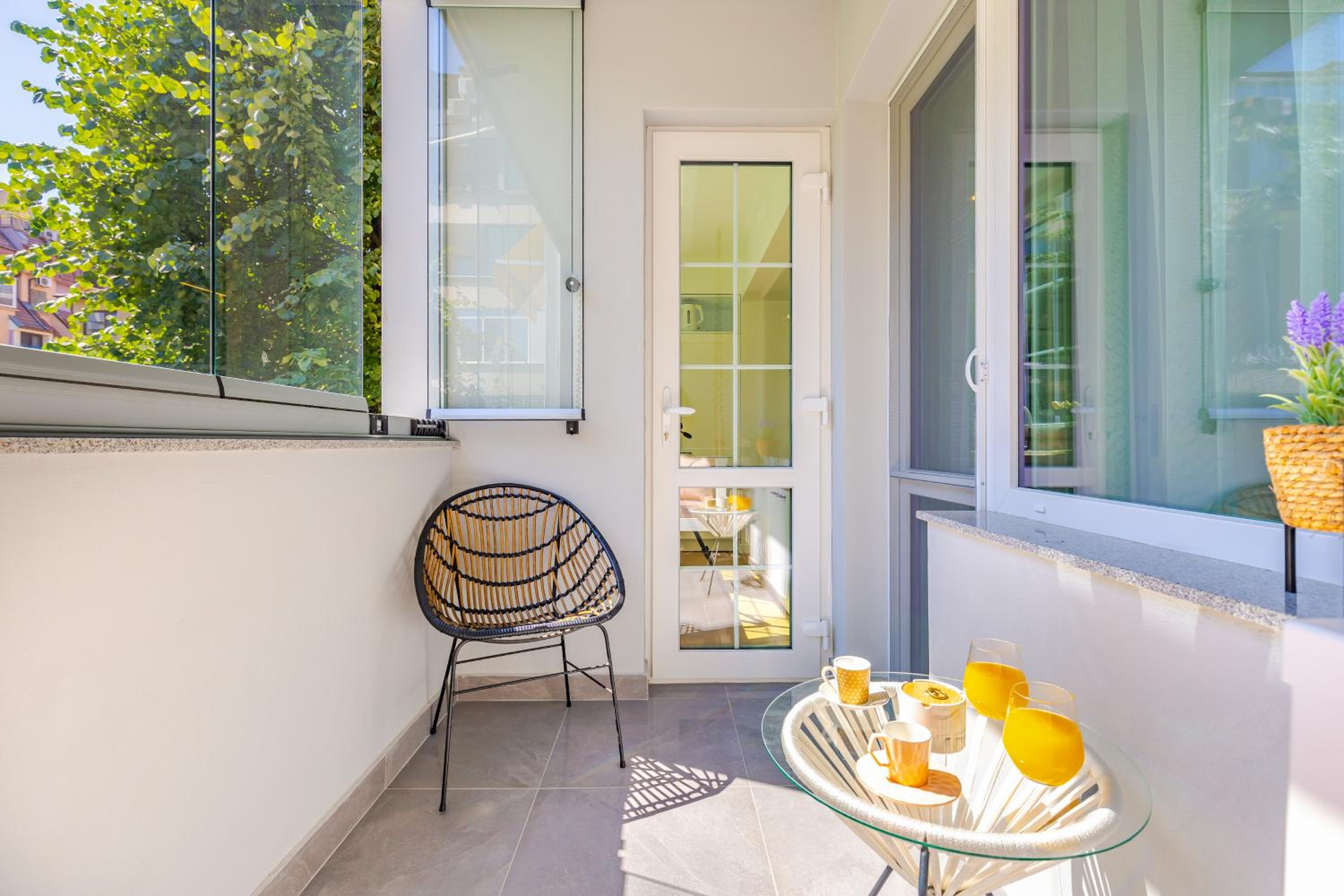 Happy People Plovdiv 1-BD Apartment - White by Flat Mаnager