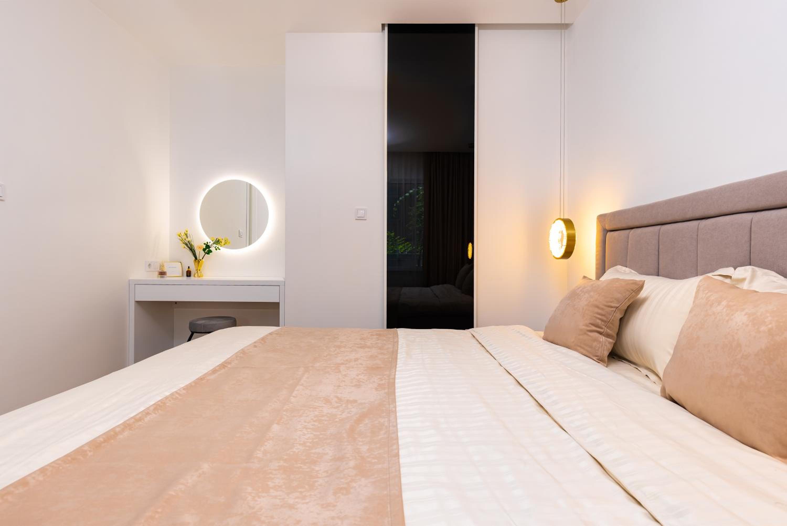 Happy People Plovdiv 1-BD Apartment - White by Flat Mаnager
