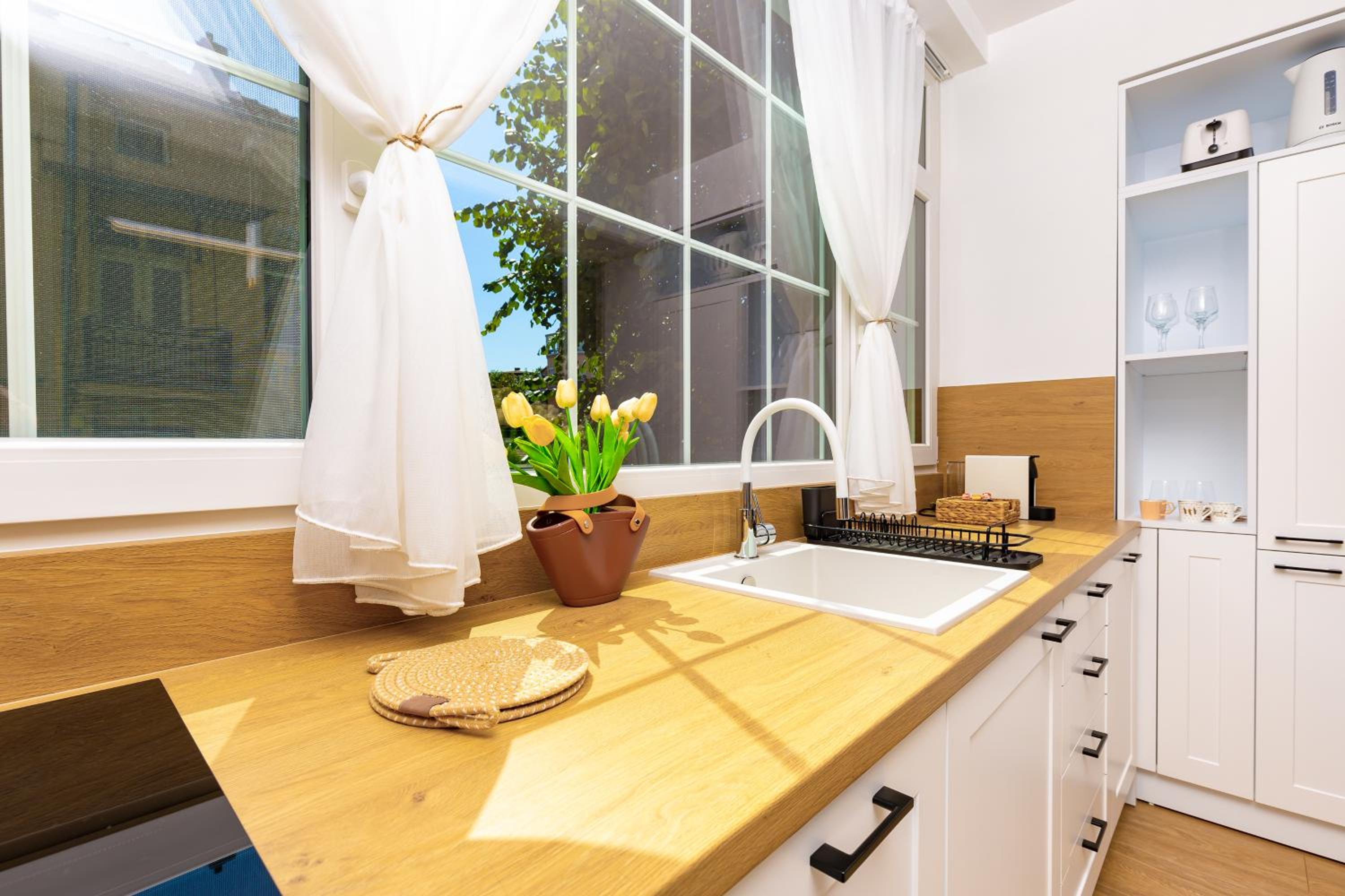 Happy People Plovdiv 1-BD Apartment - White by Flat Mаnager