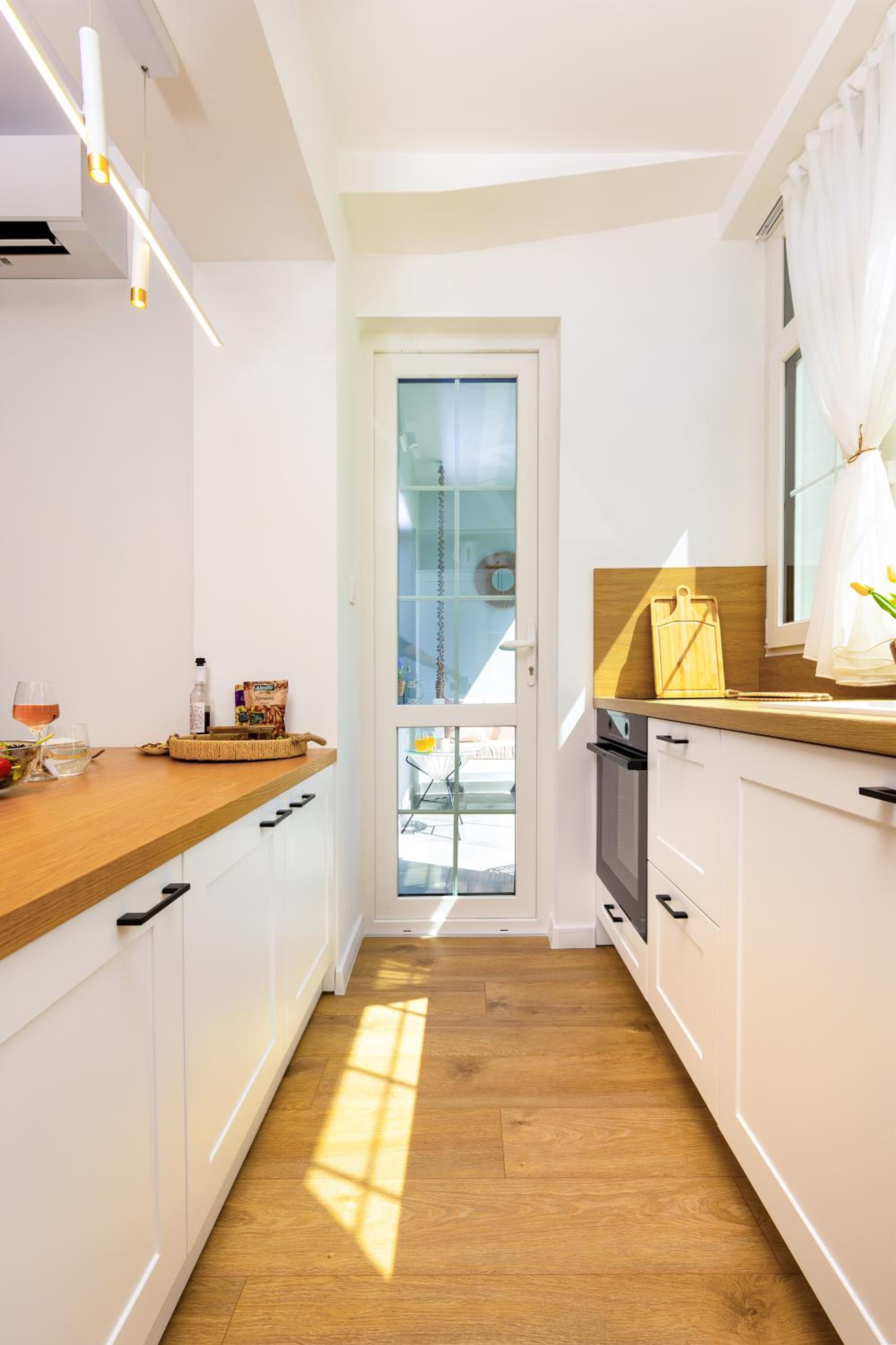 Happy People Plovdiv 1-BD Apartment - White by Flat Mаnager