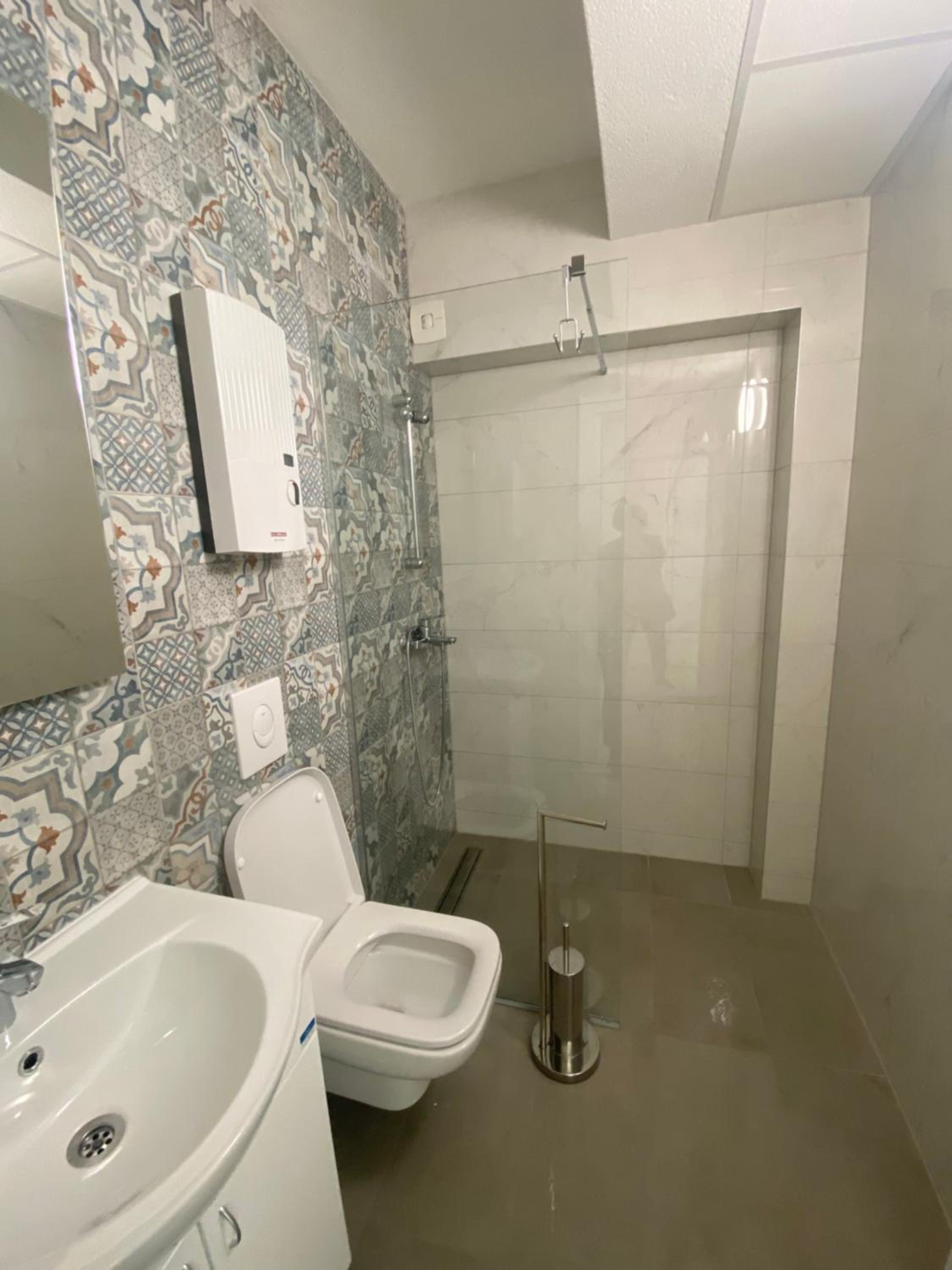 Lakefront Pearl Lux Studio
