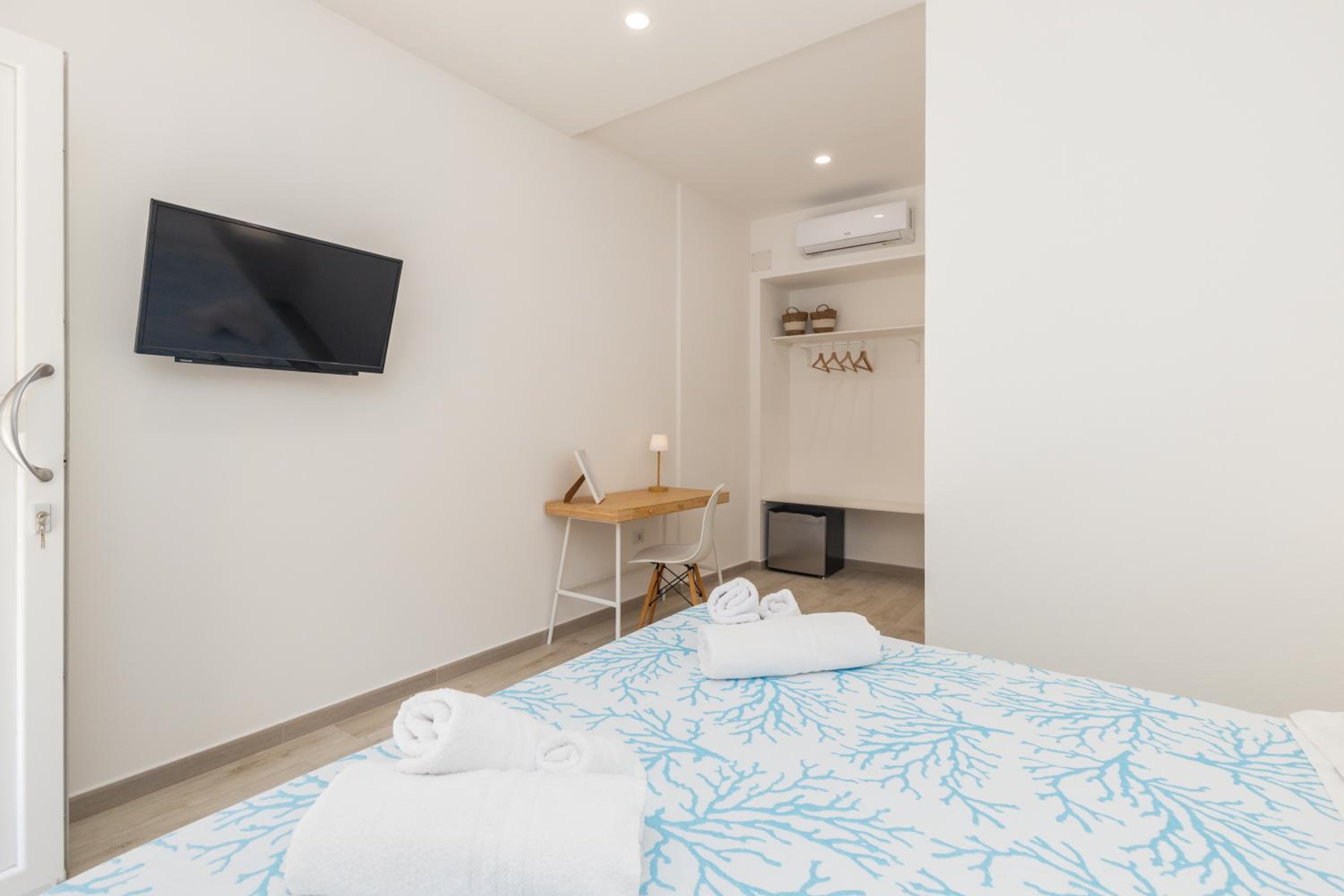 Mariposa Rooms