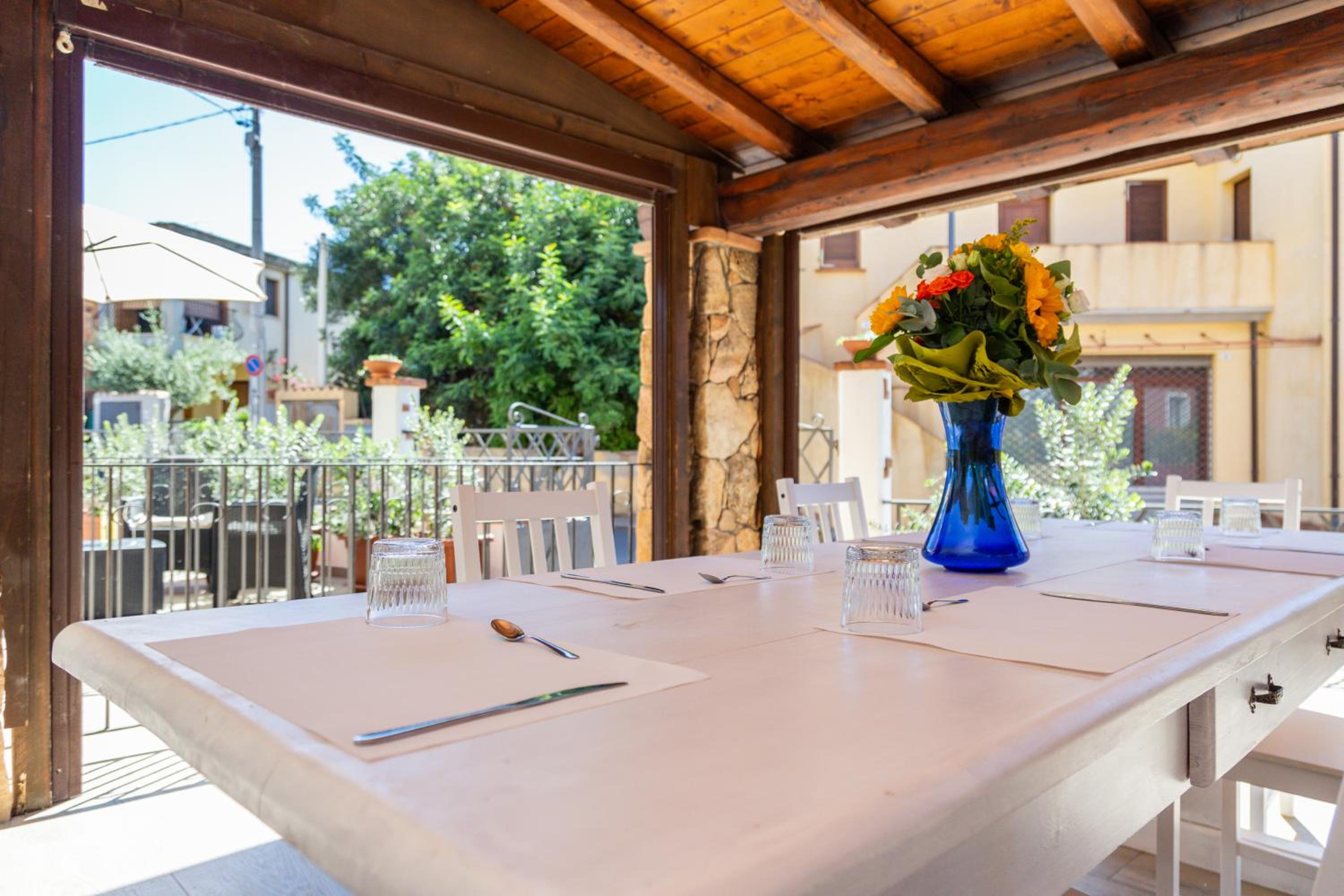 Mariposa Rooms