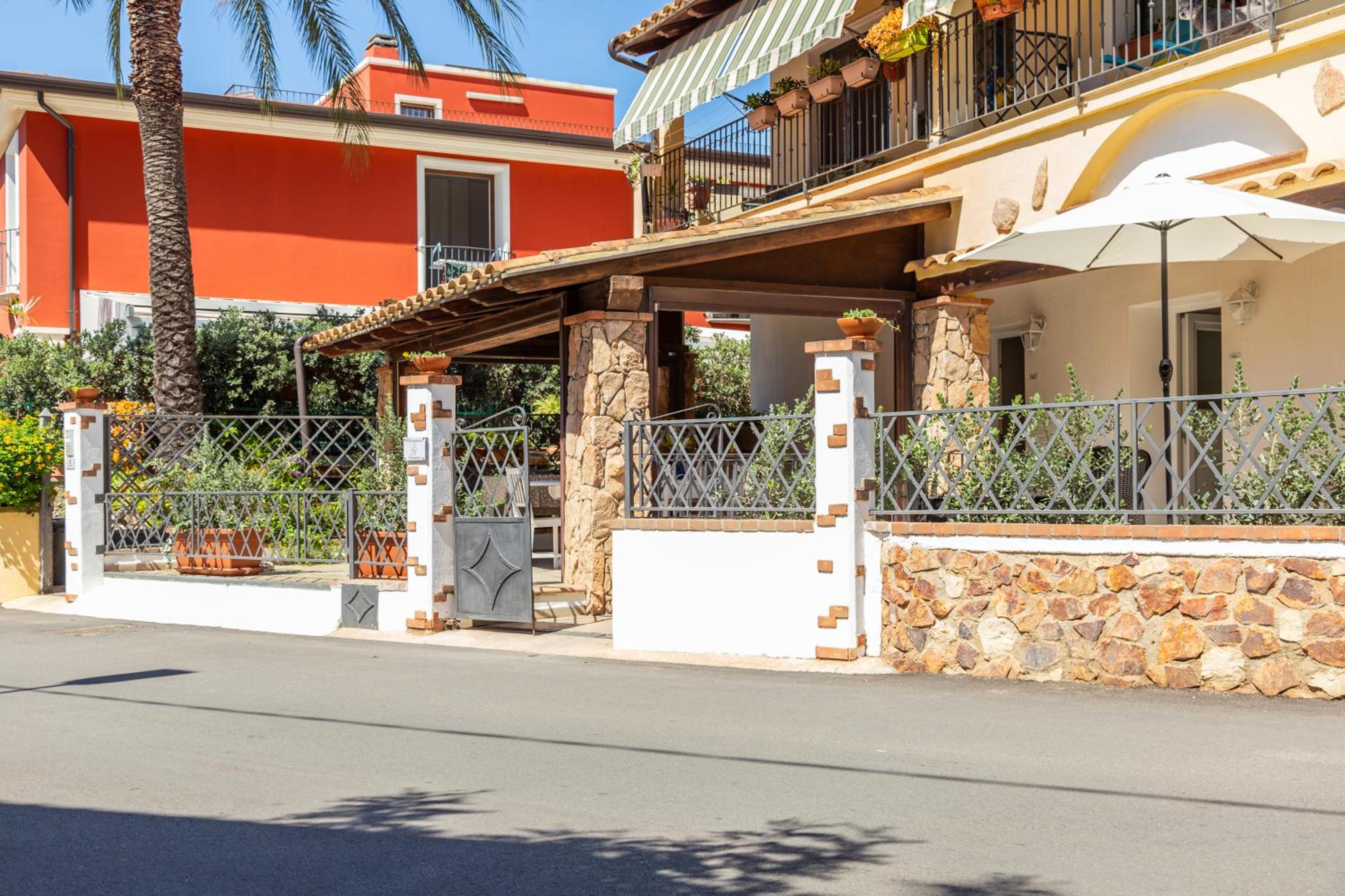 Mariposa Rooms