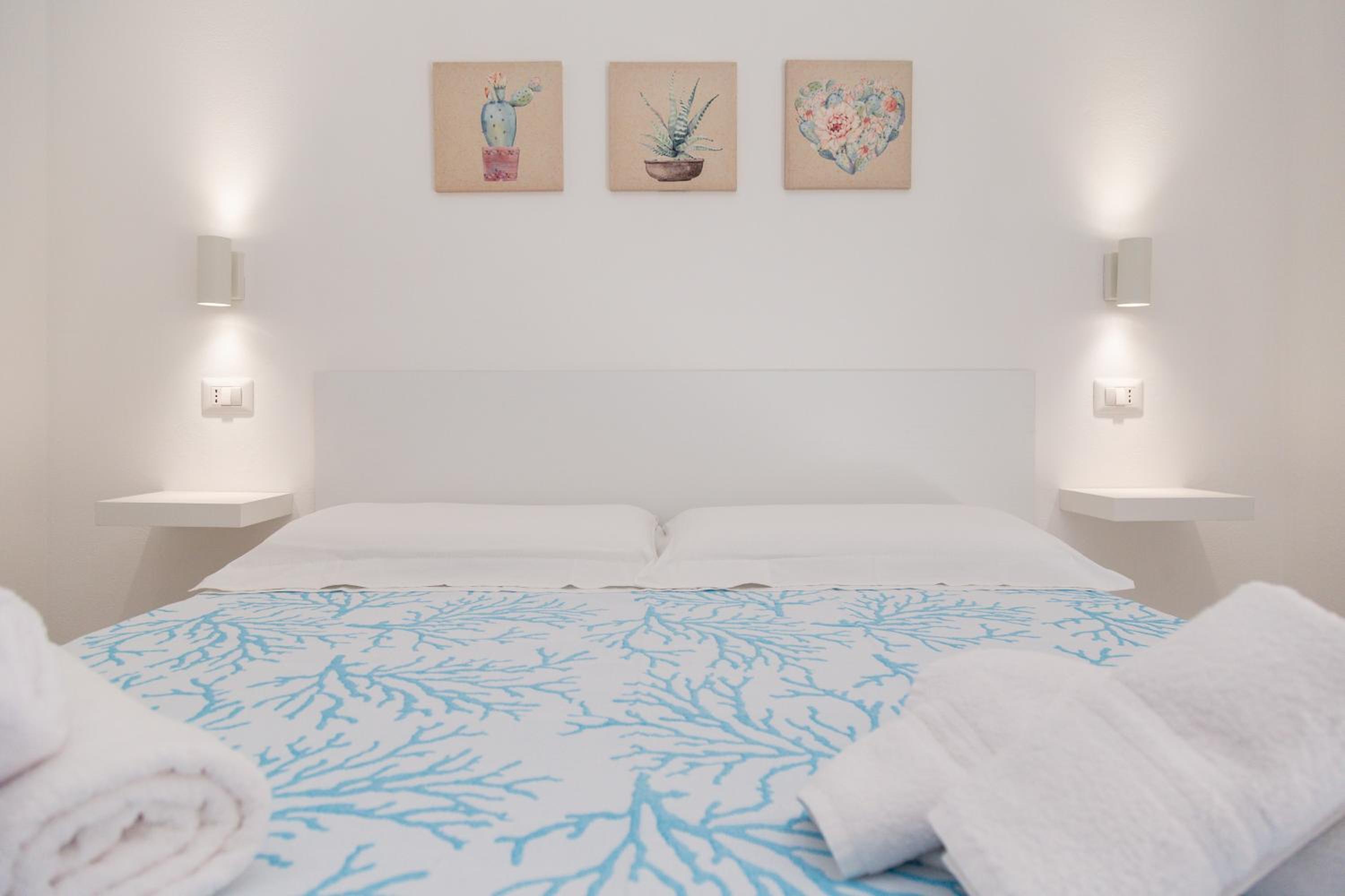 Mariposa Rooms