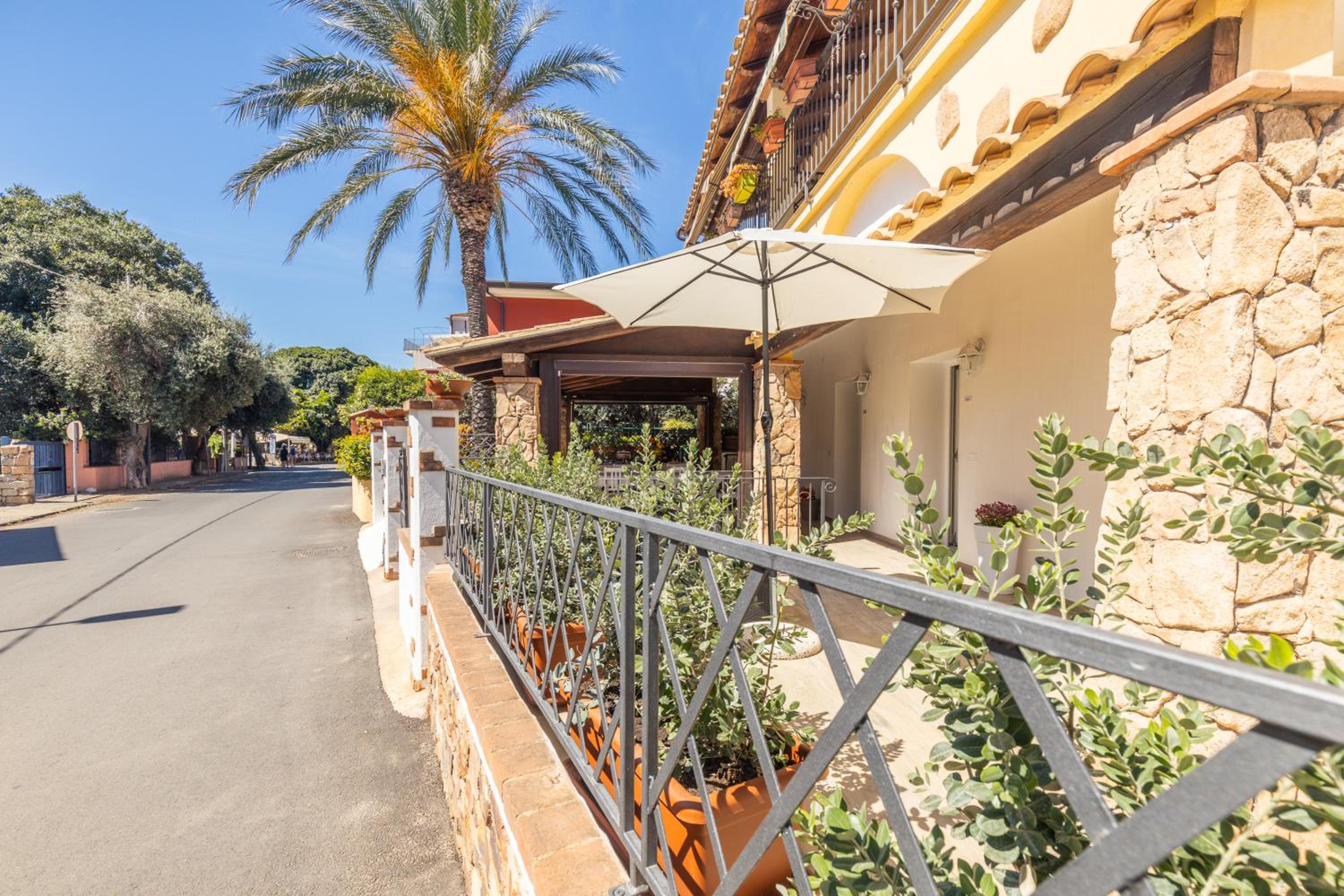 Mariposa Rooms