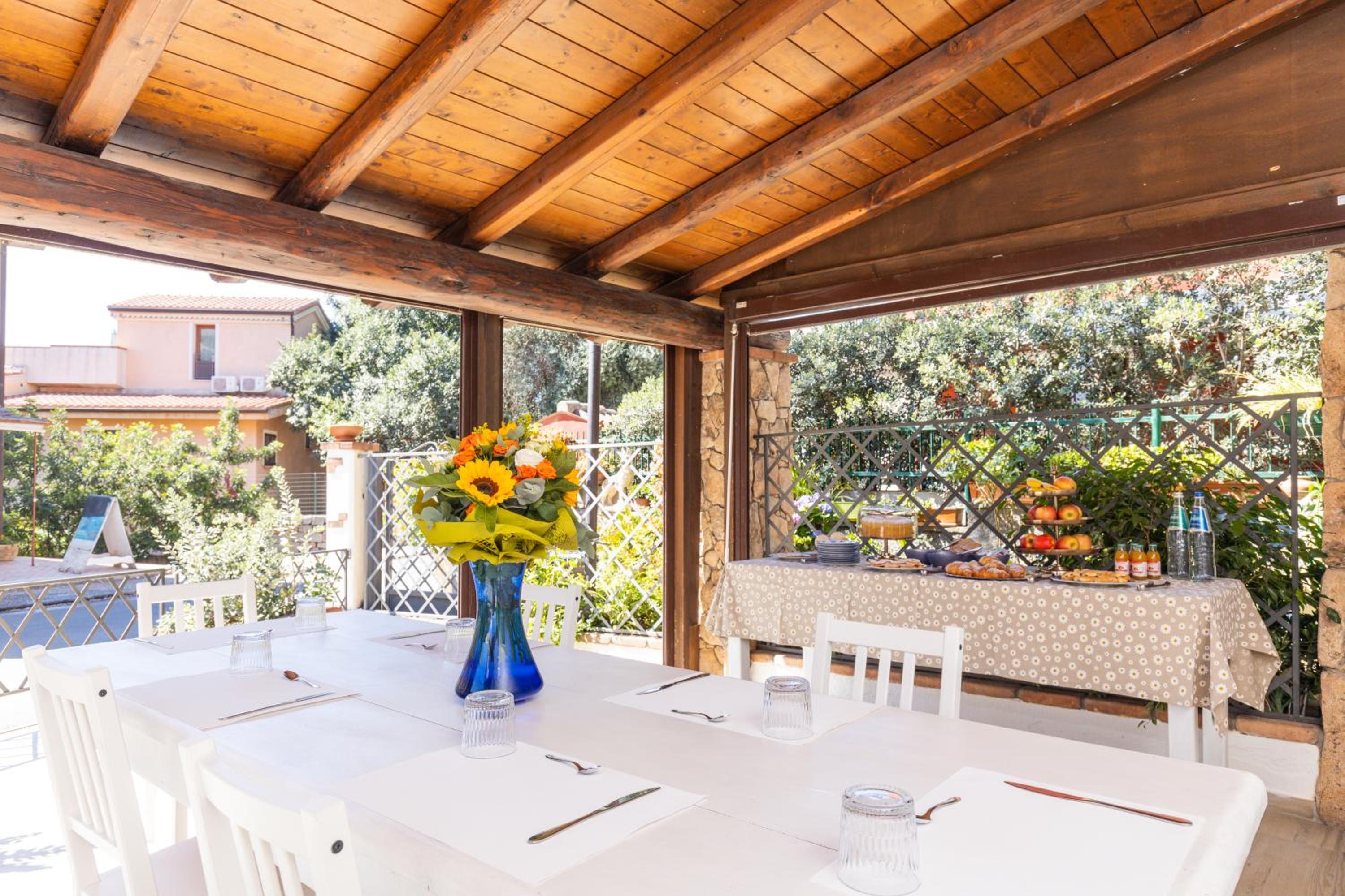 Mariposa Rooms