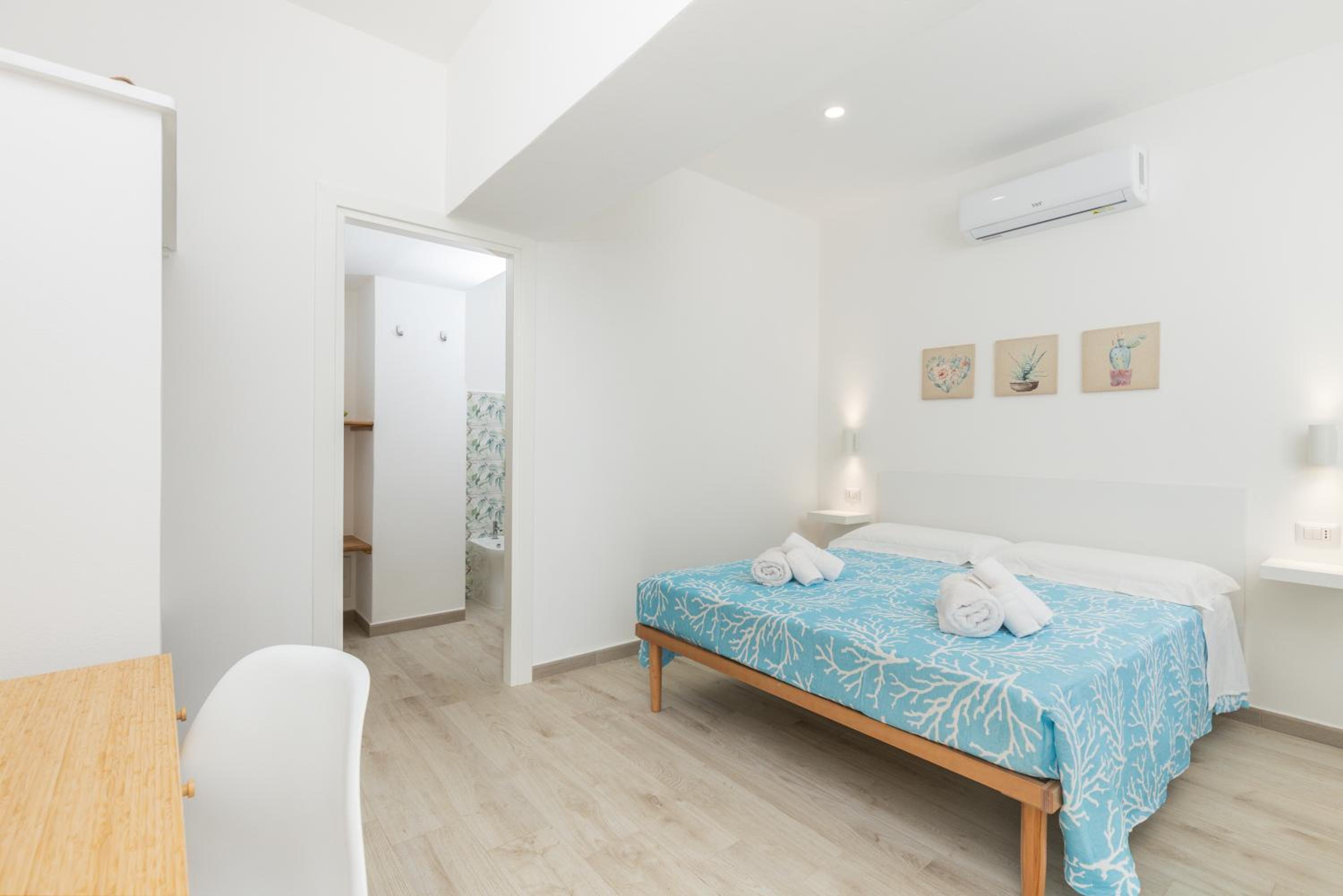 Mariposa Rooms