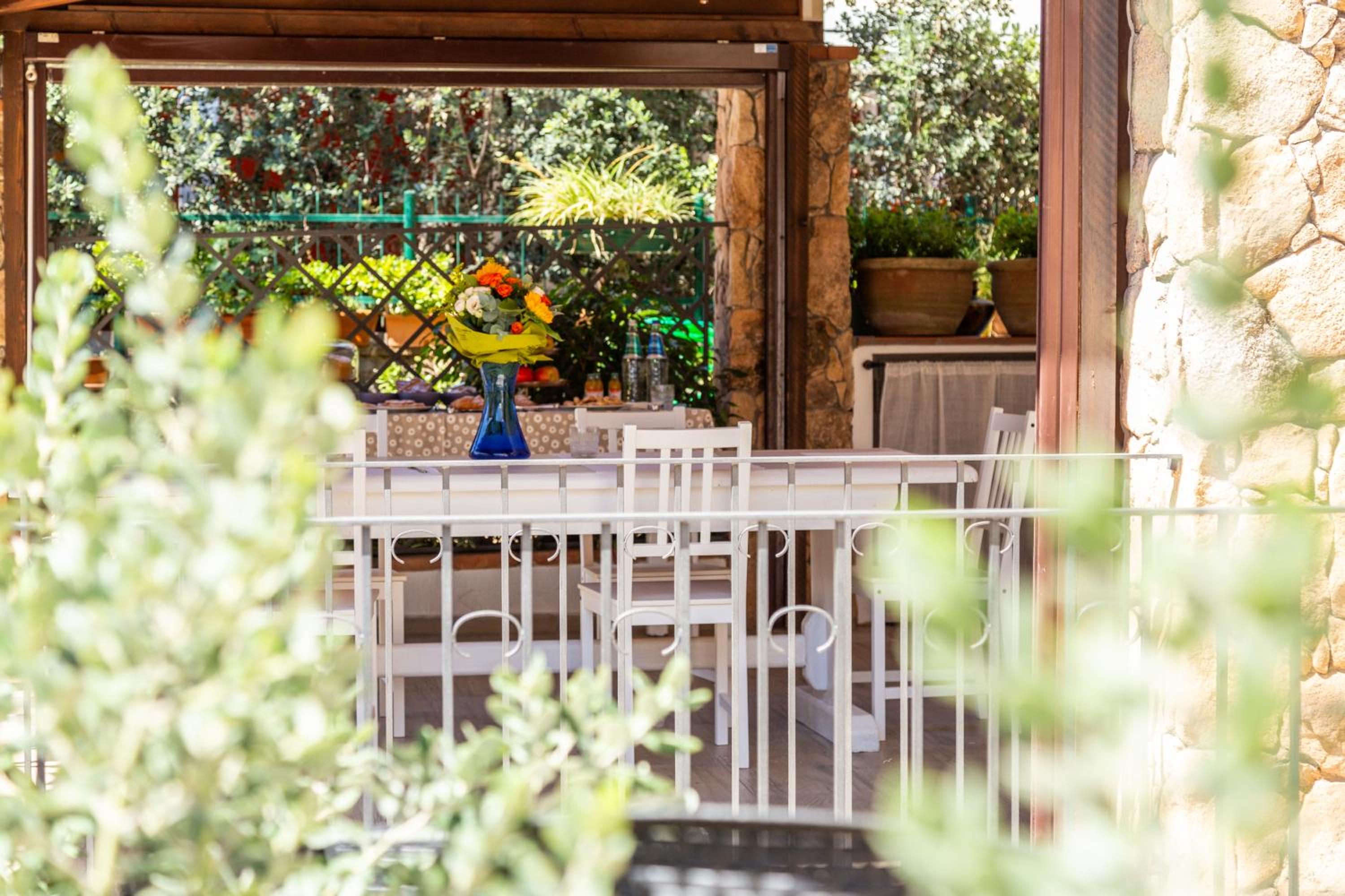Mariposa Rooms
