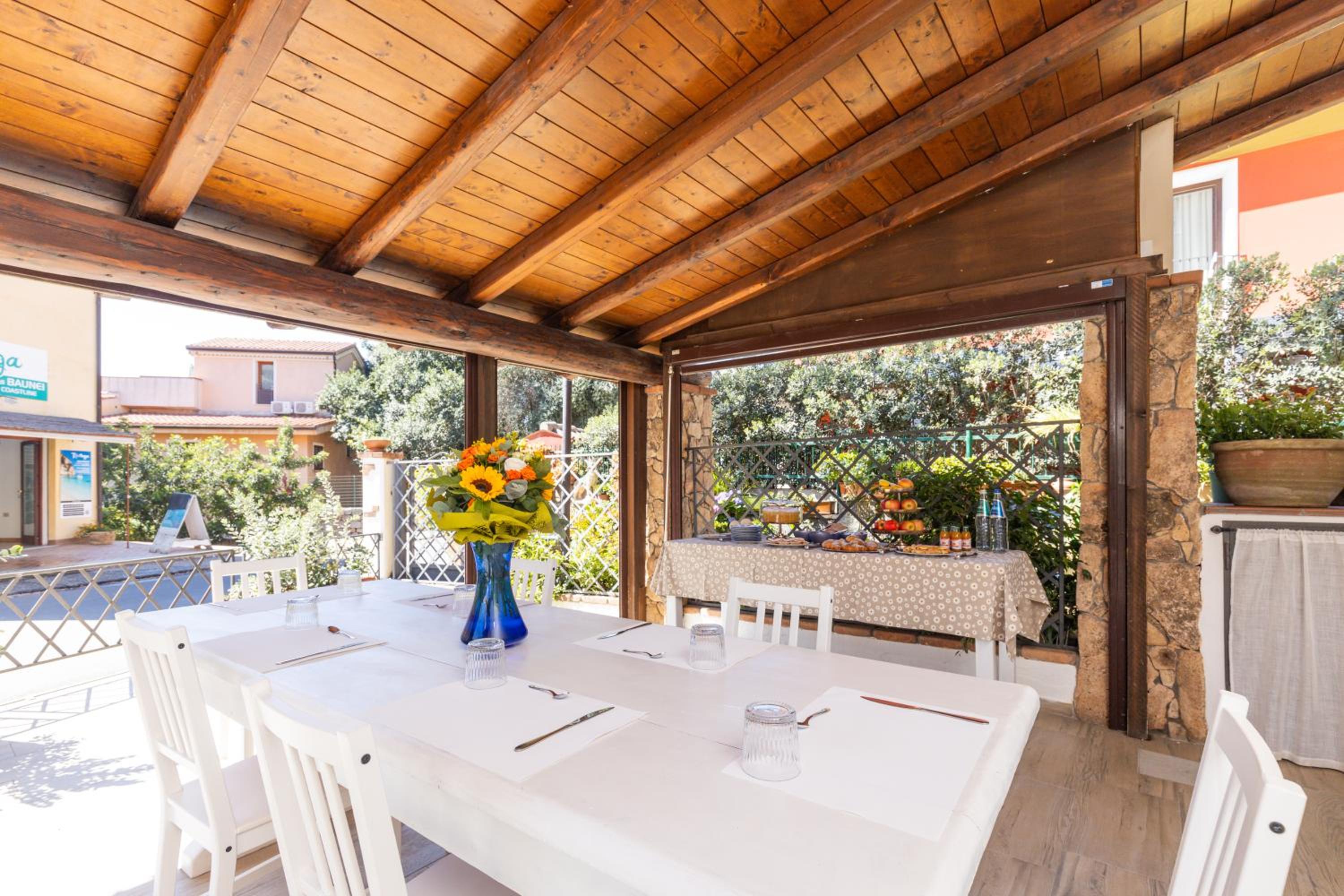 Mariposa Rooms