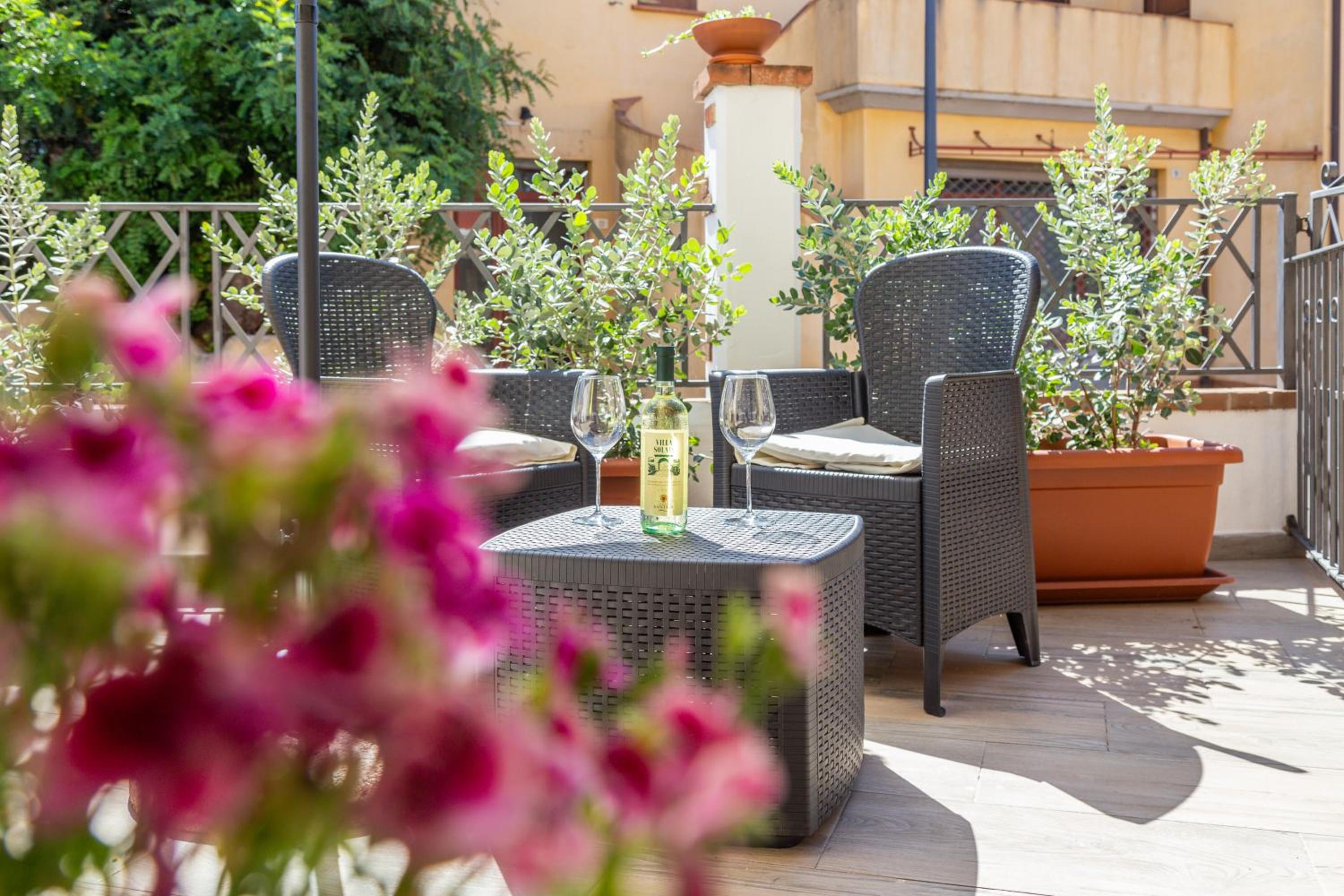 Mariposa Rooms
