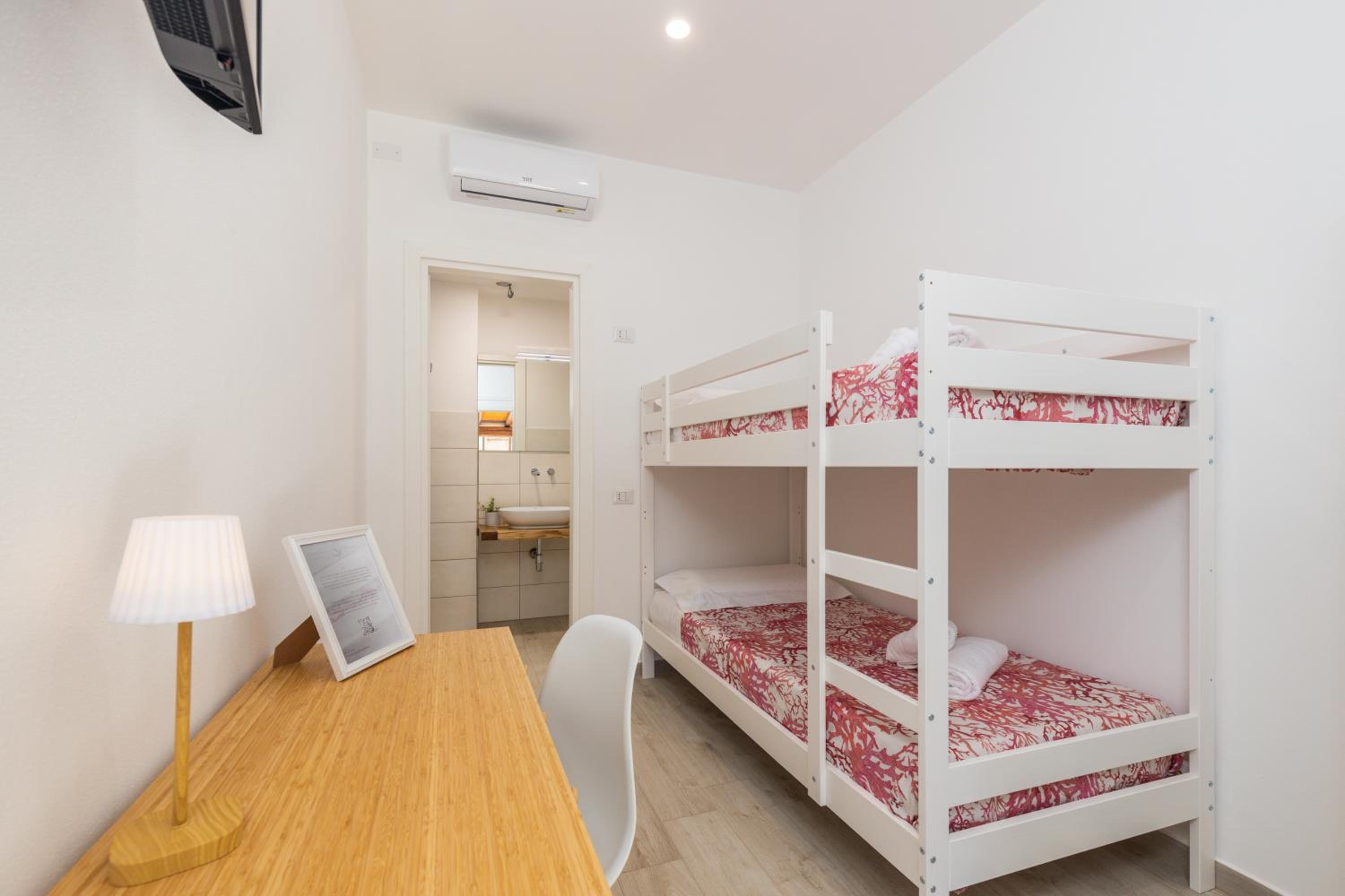 Mariposa Rooms