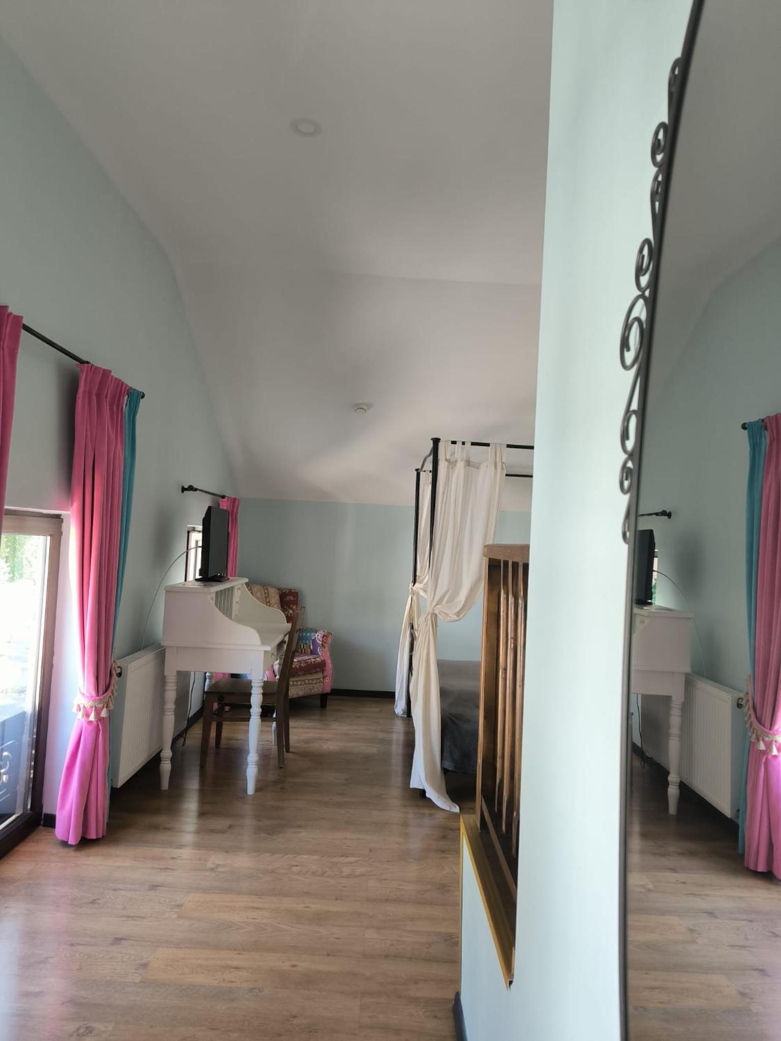 Photo 19