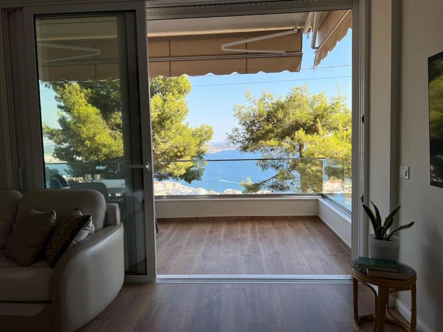 Queen bed with the best view! photo 4