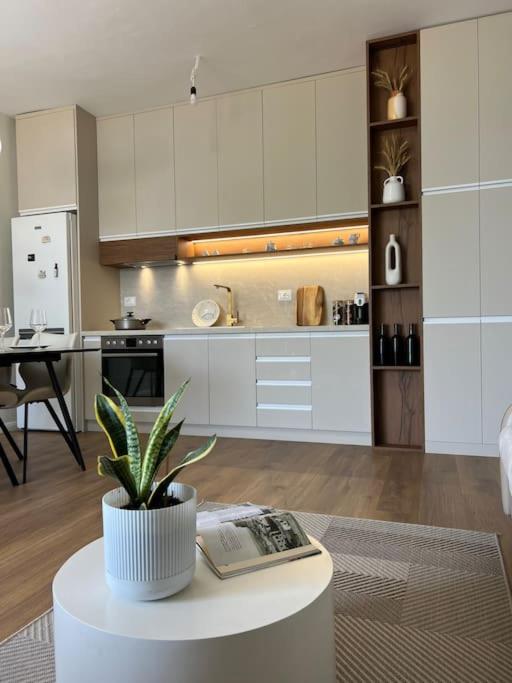 Queen bed with the best view! photo 2