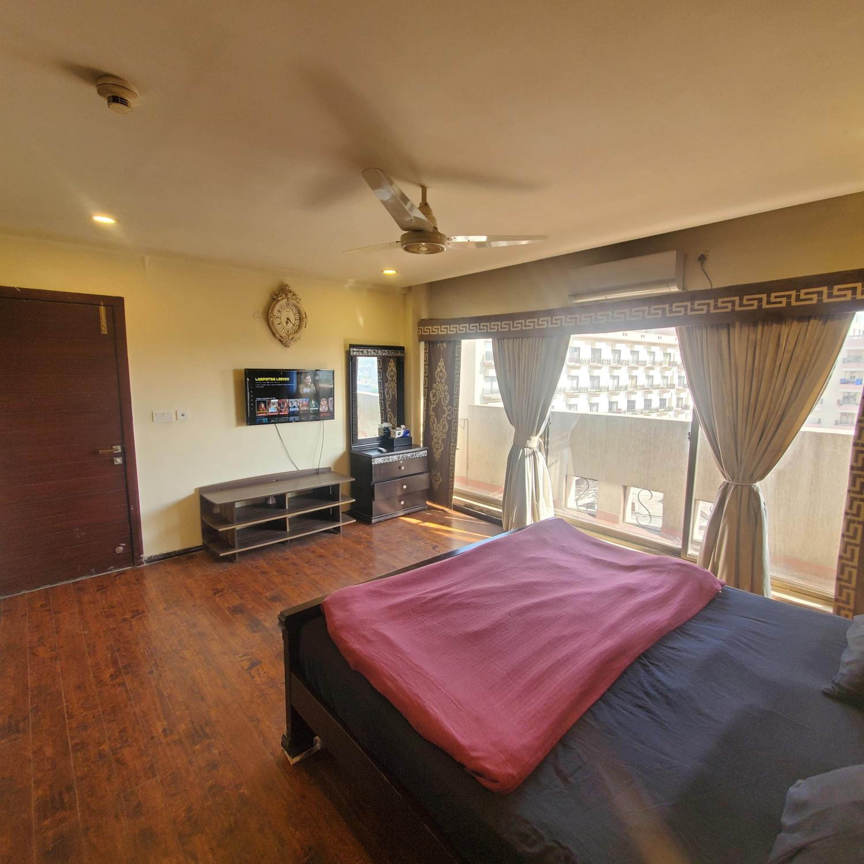 Metropole - Bahria Heights 1 view 3