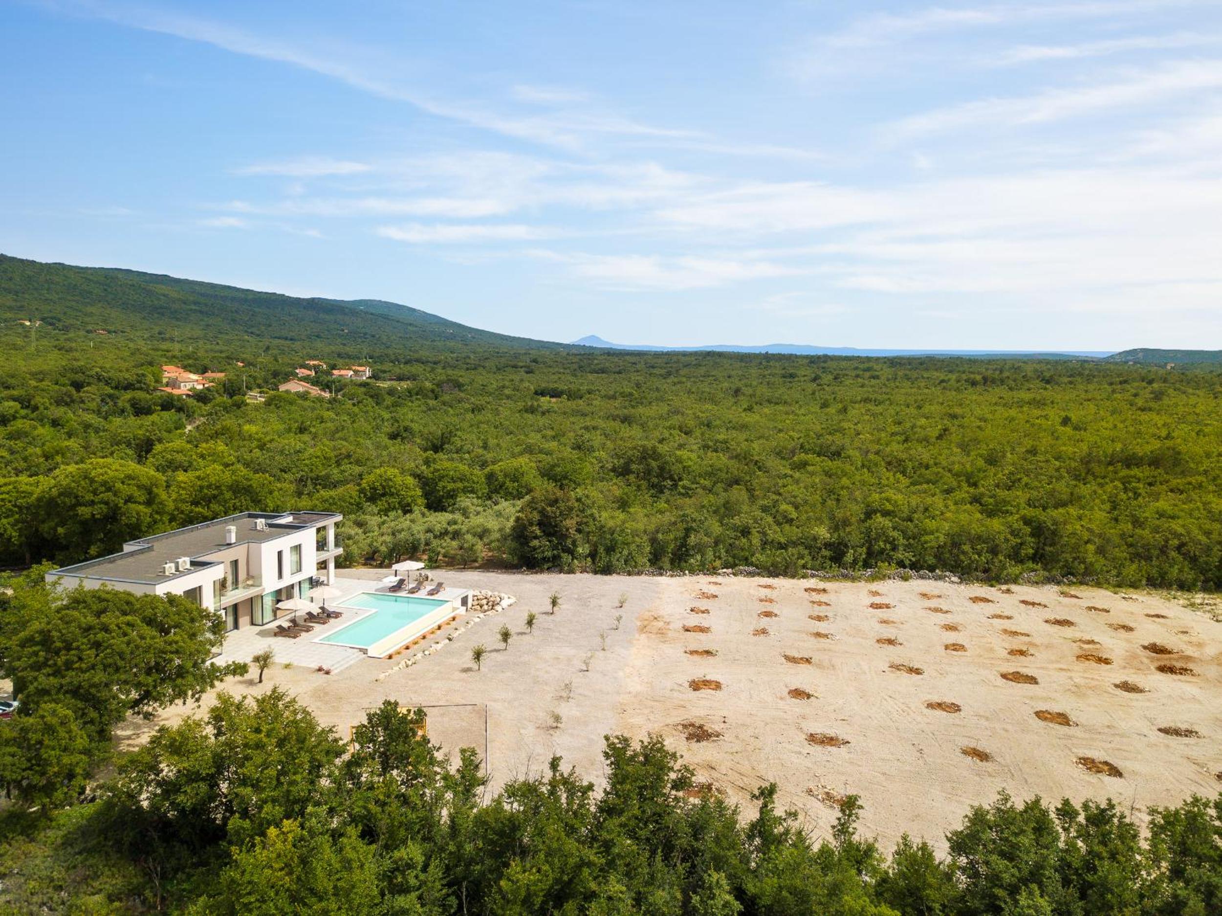 Villa KM 5 Bedroom with pool and garden view 3