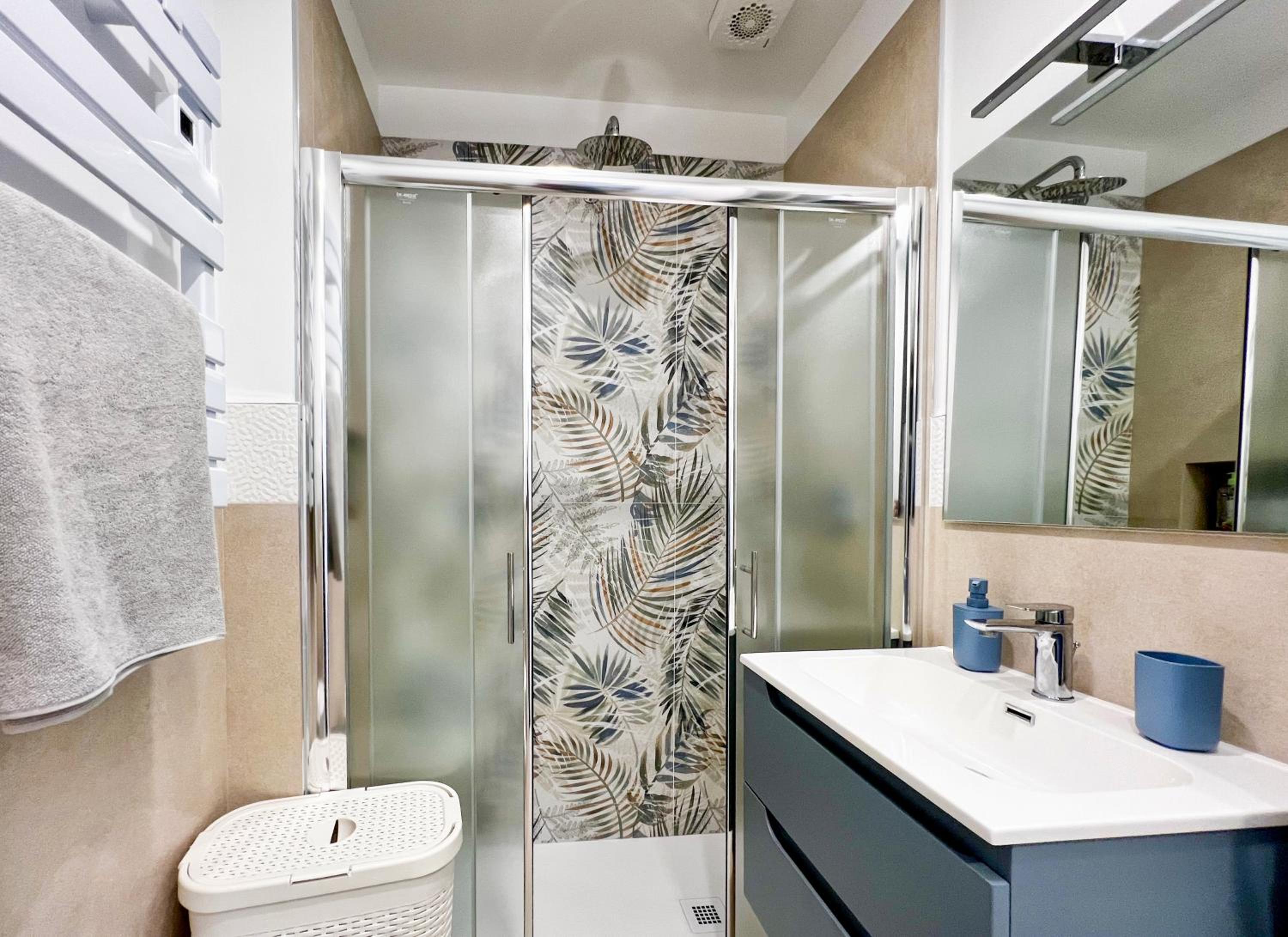 Repetti Suites - Two Adjacent & Independent Apartments 10 minutes to Milan City Centre & Linate Airport