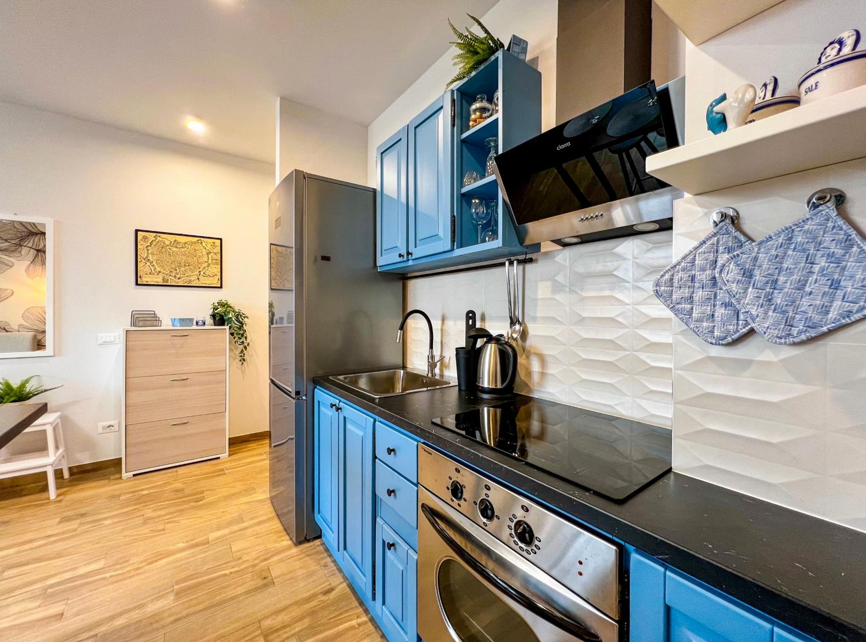 Repetti Suites - Two Adjacent & Independent Apartments 10 minutes to Milan City Centre & Linate Airport