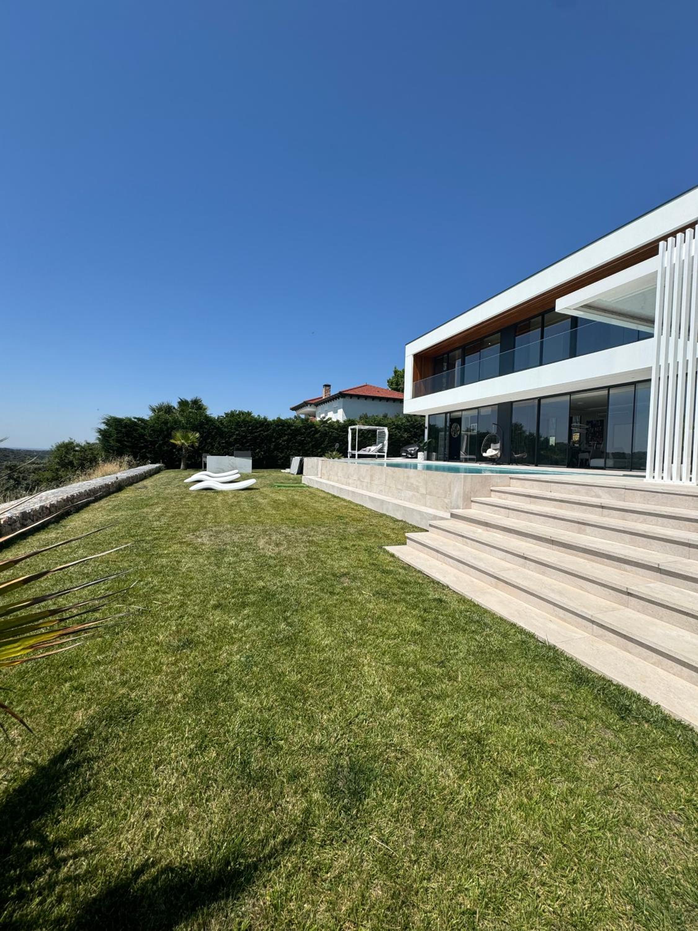 Villa exclusiva con piscina infinity y jacuzzi!
